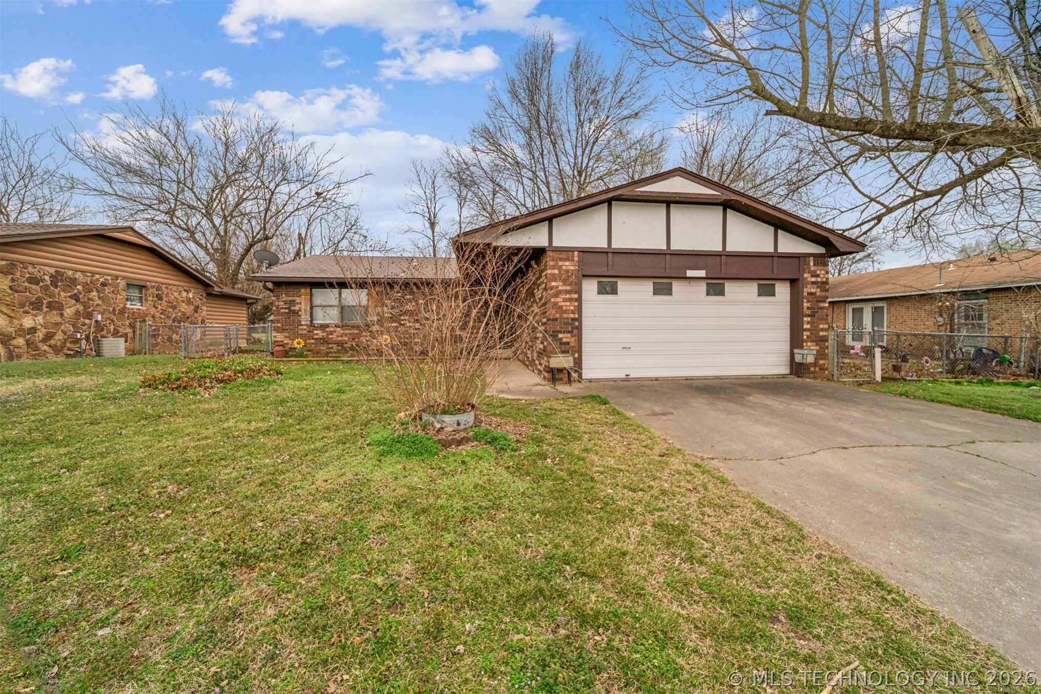 604 E Radcliff Avenue Property Photo 32