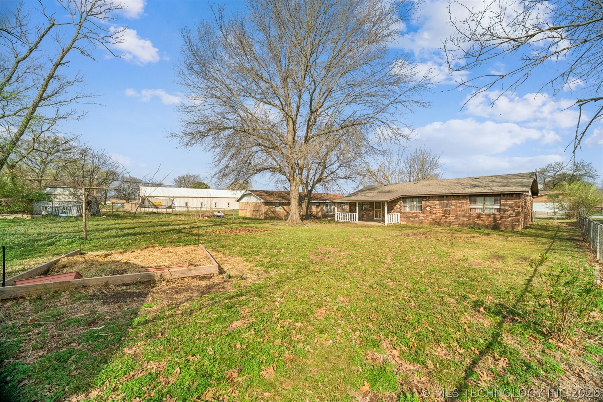 604 E Radcliff Avenue Property Photo 40