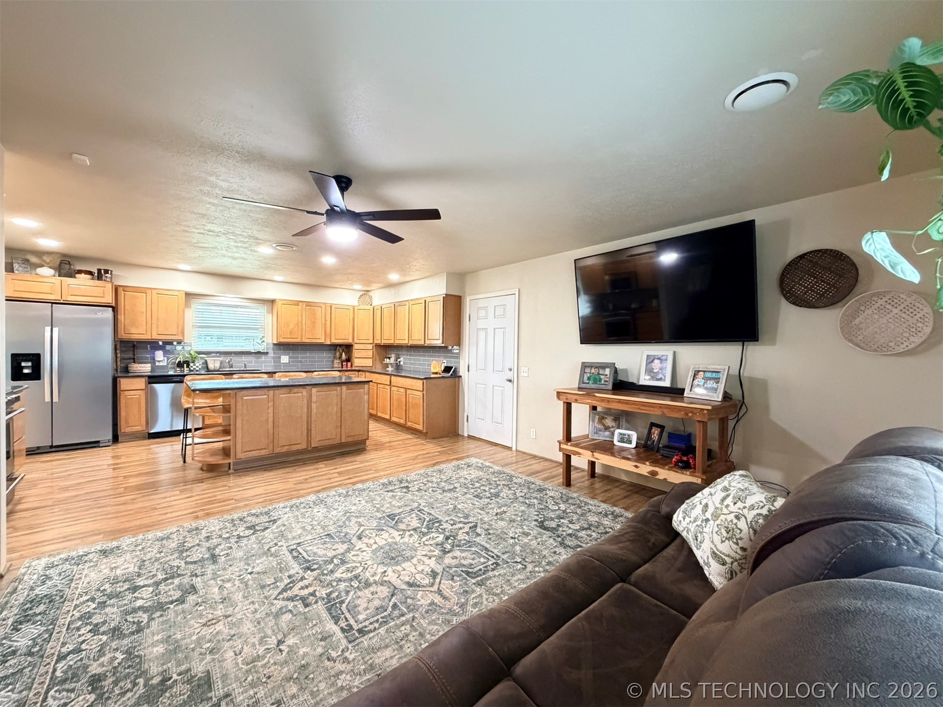 1101 E Hanna Avenue Property Photo 11