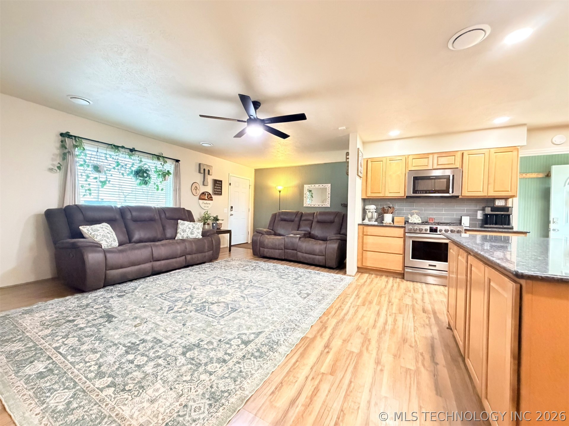 1101 E Hanna Avenue Property Photo 13