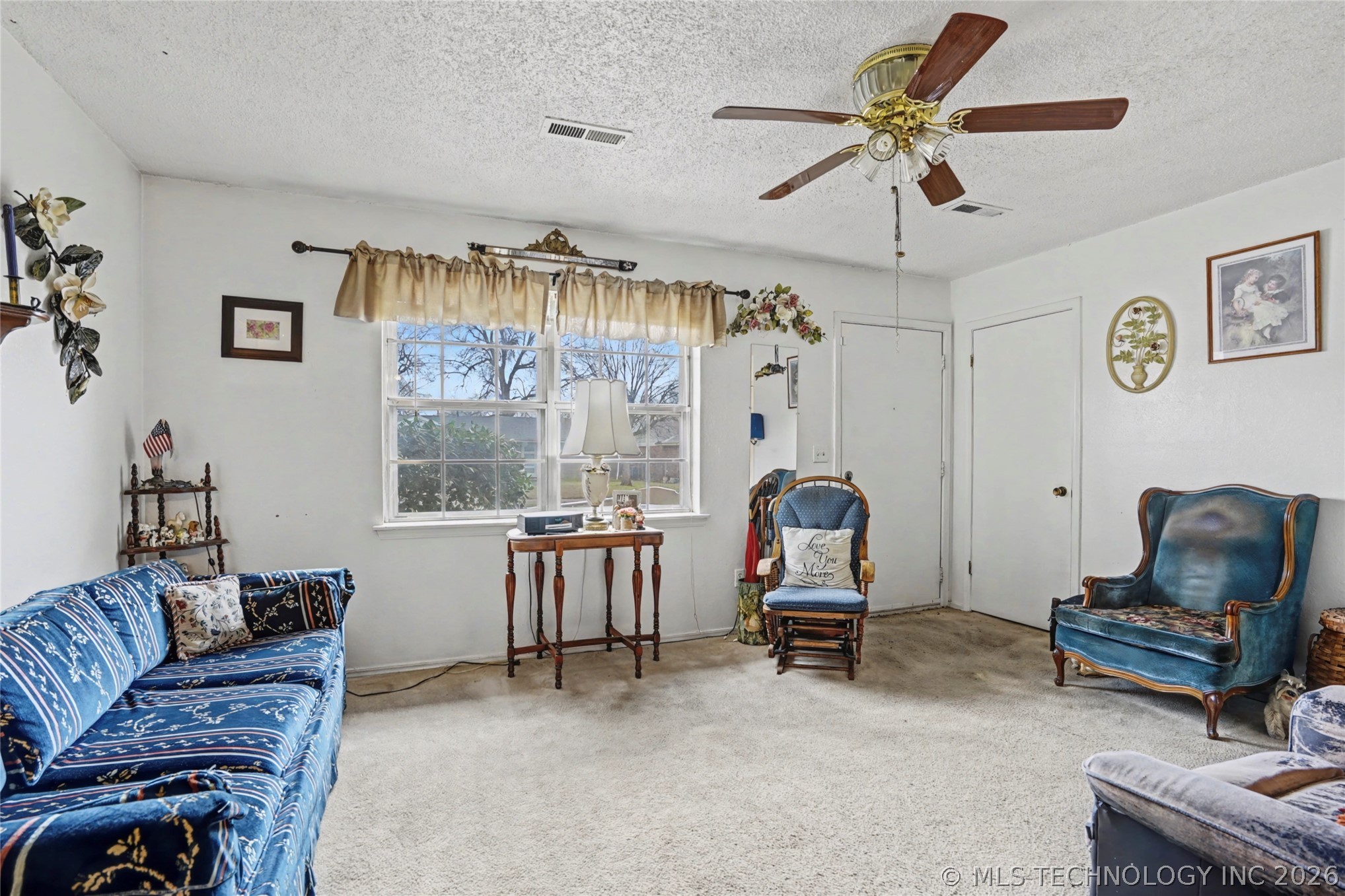 1750 S Poplar Avenue Property Photo 6