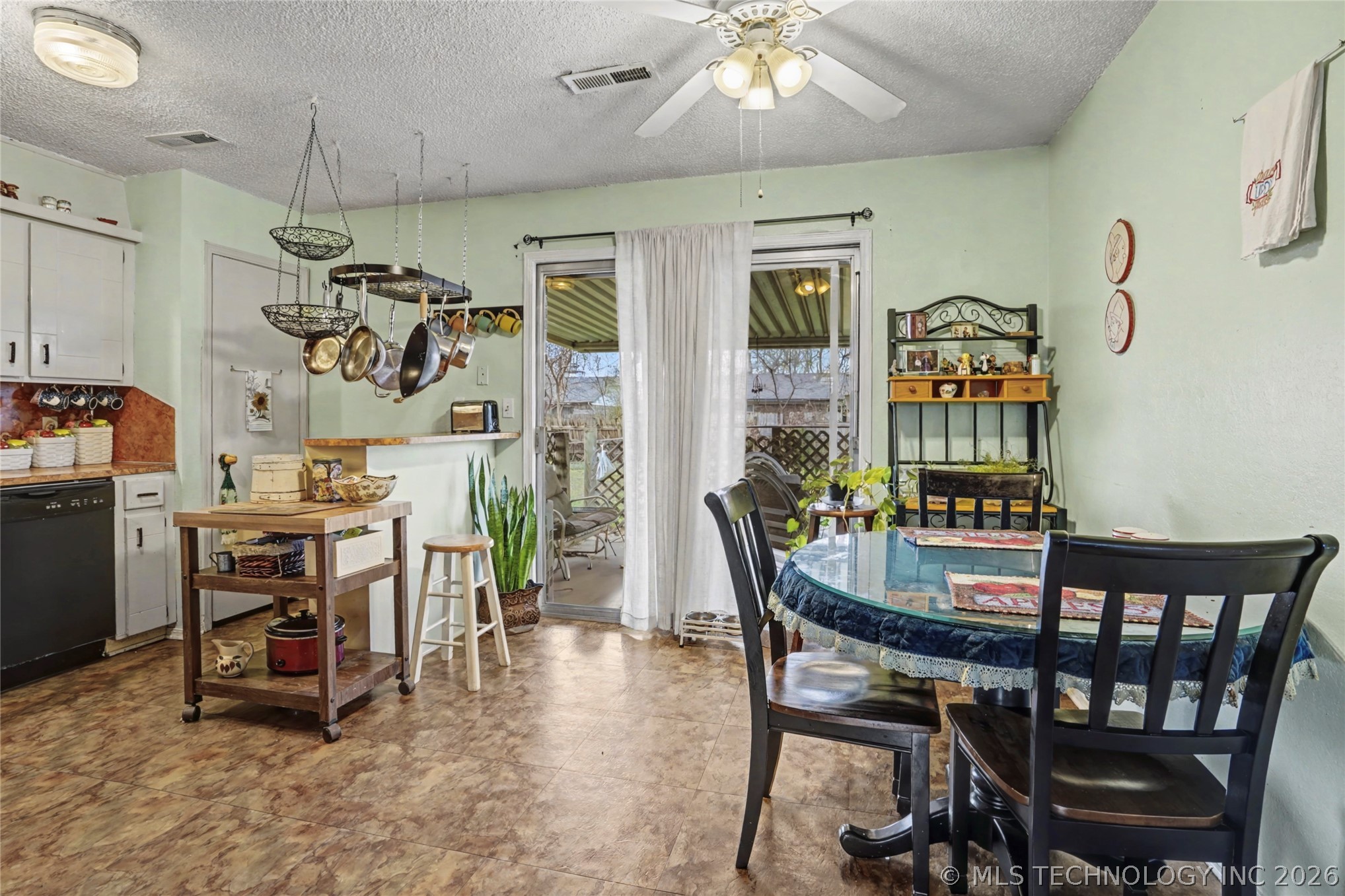 1750 S Poplar Avenue Property Photo 7