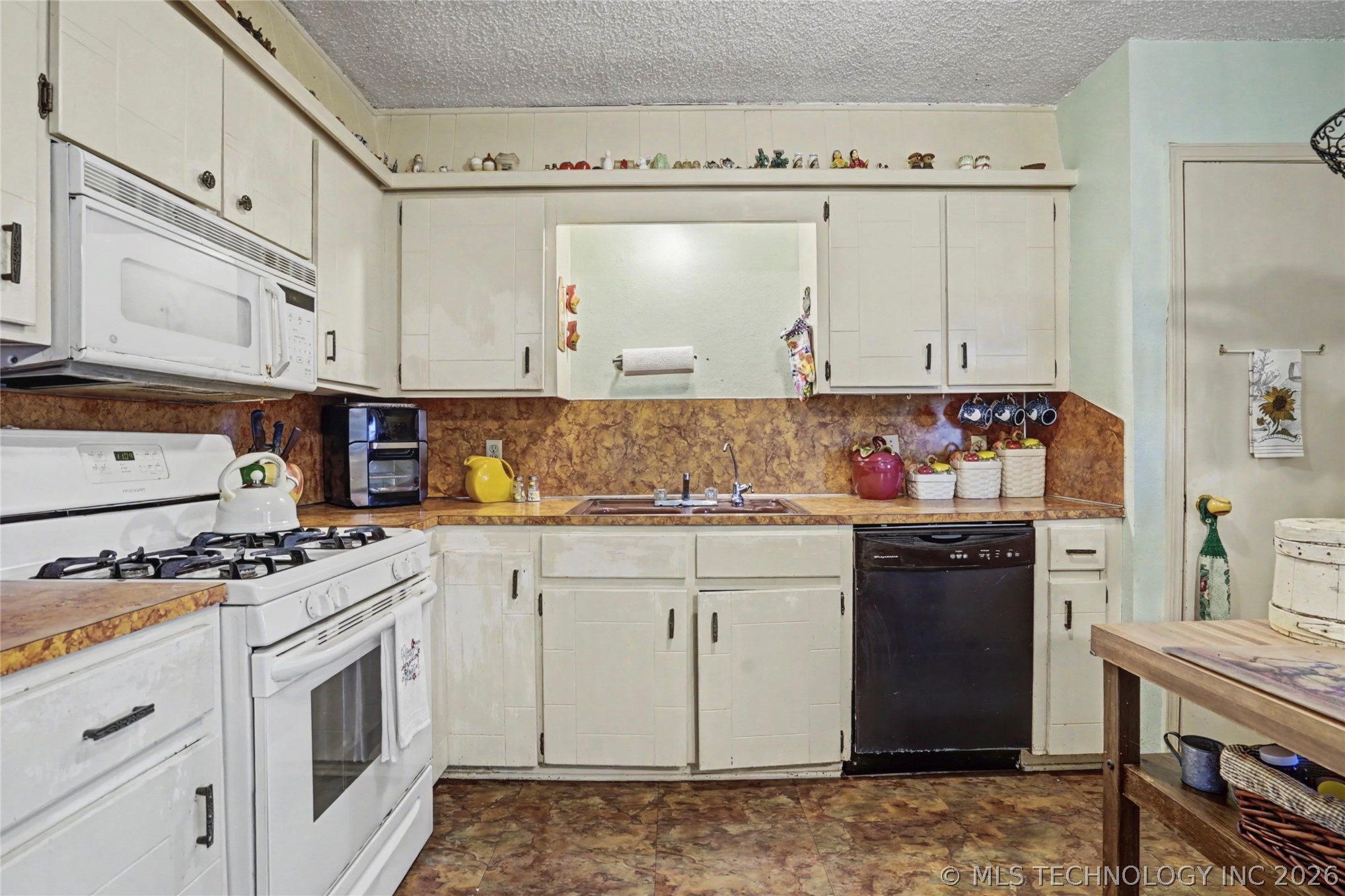 1750 S Poplar Avenue Property Photo 11