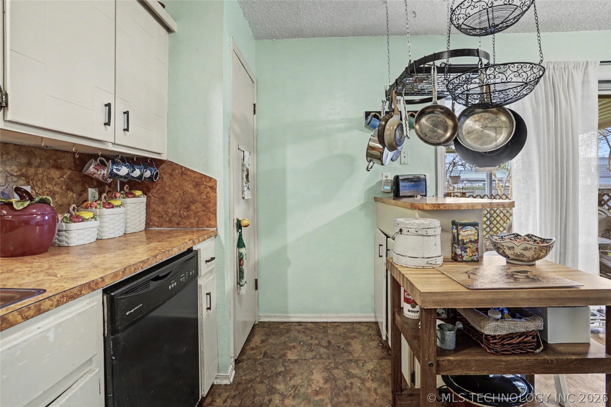 1750 S Poplar Avenue Property Photo 13