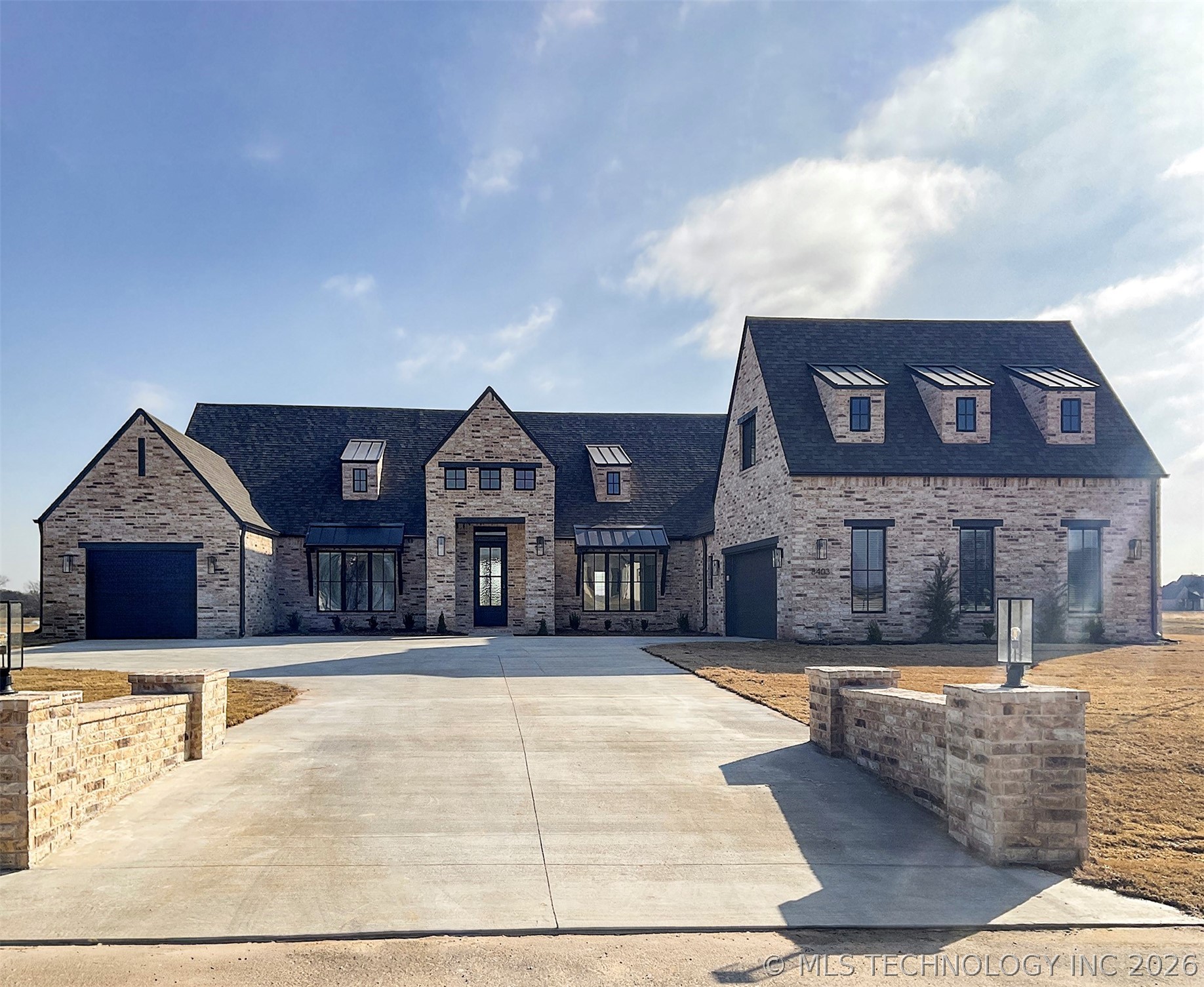 8403 S Timber Wolf Drive Property Photo 1