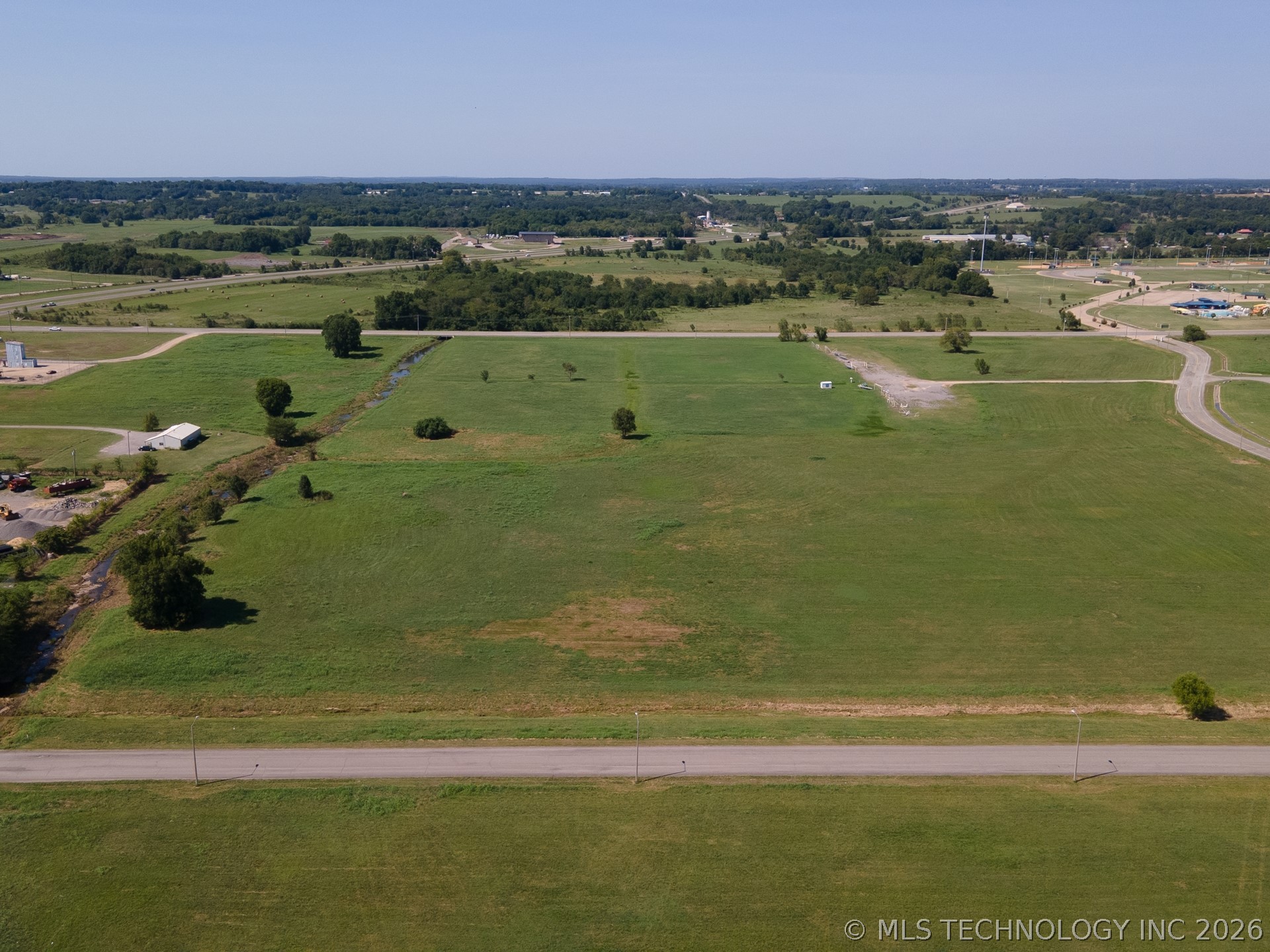 1001 Main Parkway Property Photo 6