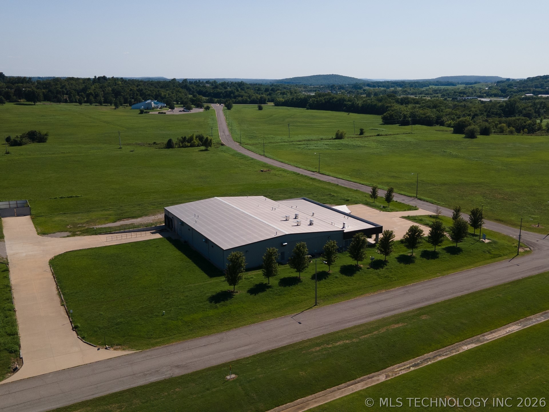 1001 Main Parkway Property Photo 12