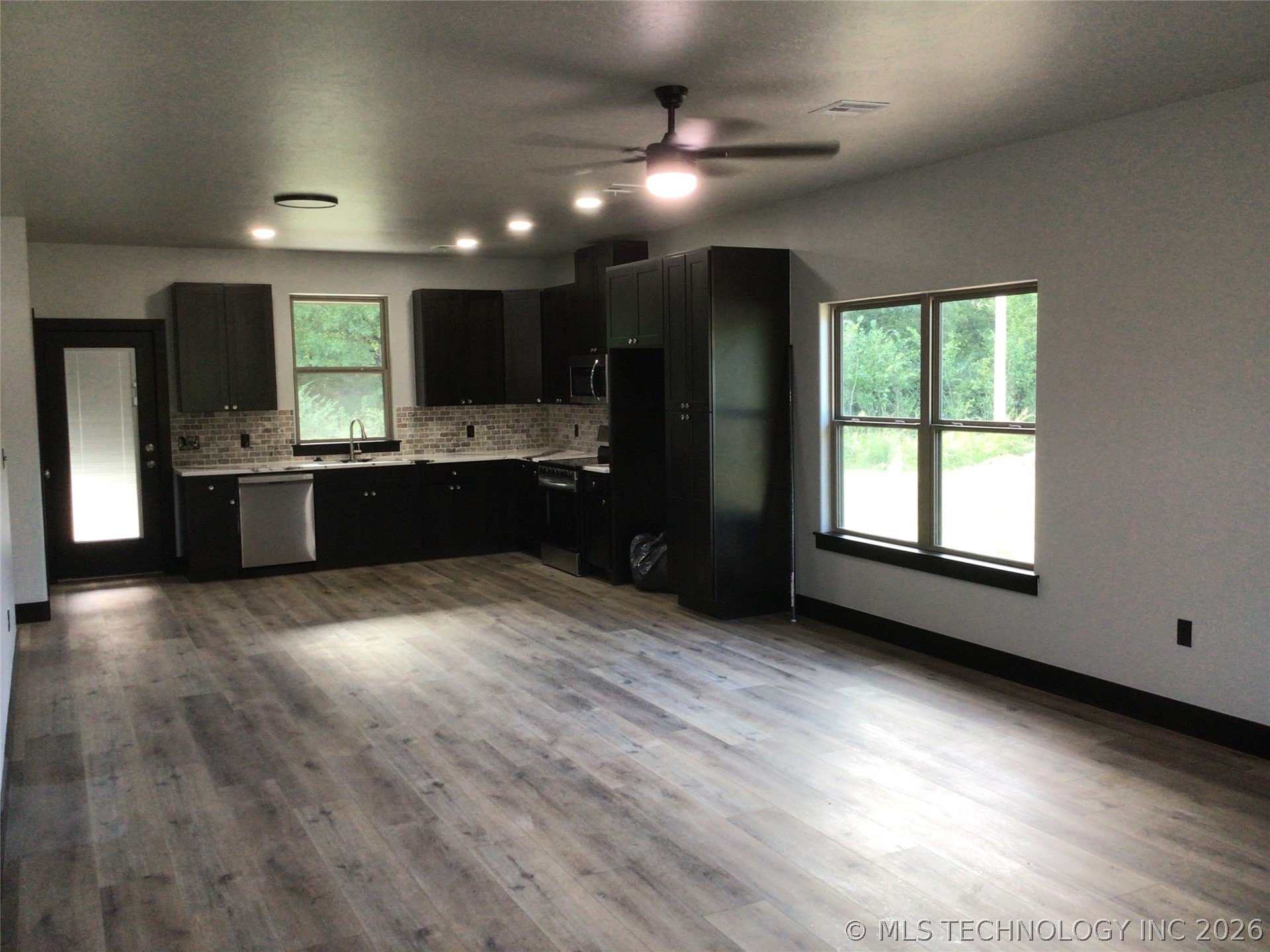 106 S Elliott Street Property Photo 2