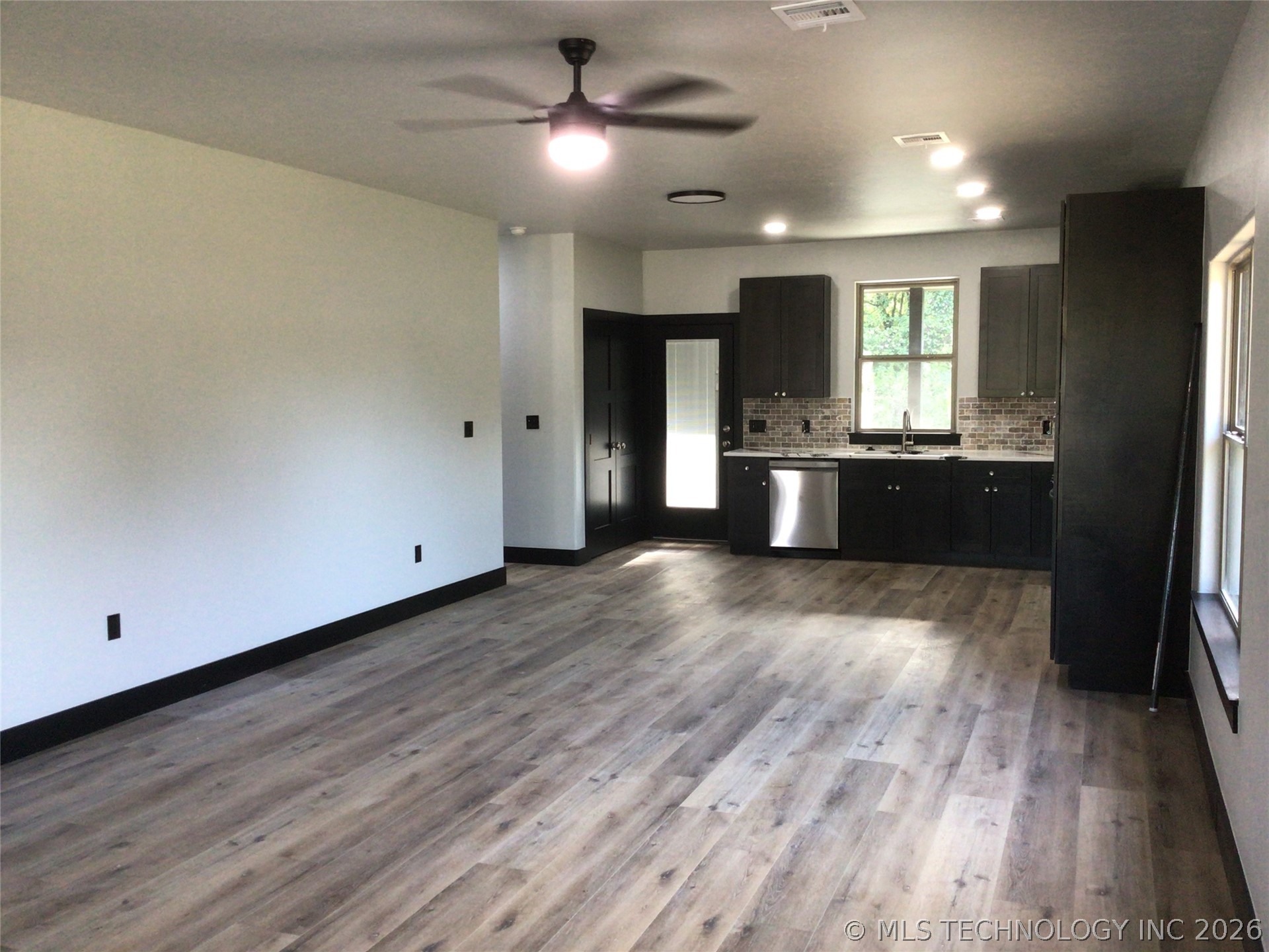106 S Elliott Street Property Photo 3