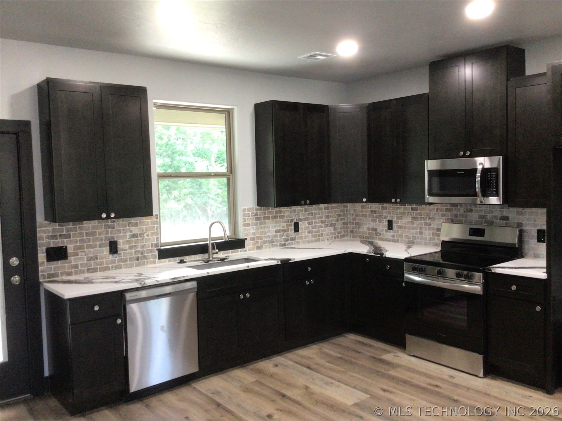 106 S Elliott Street Property Photo 4