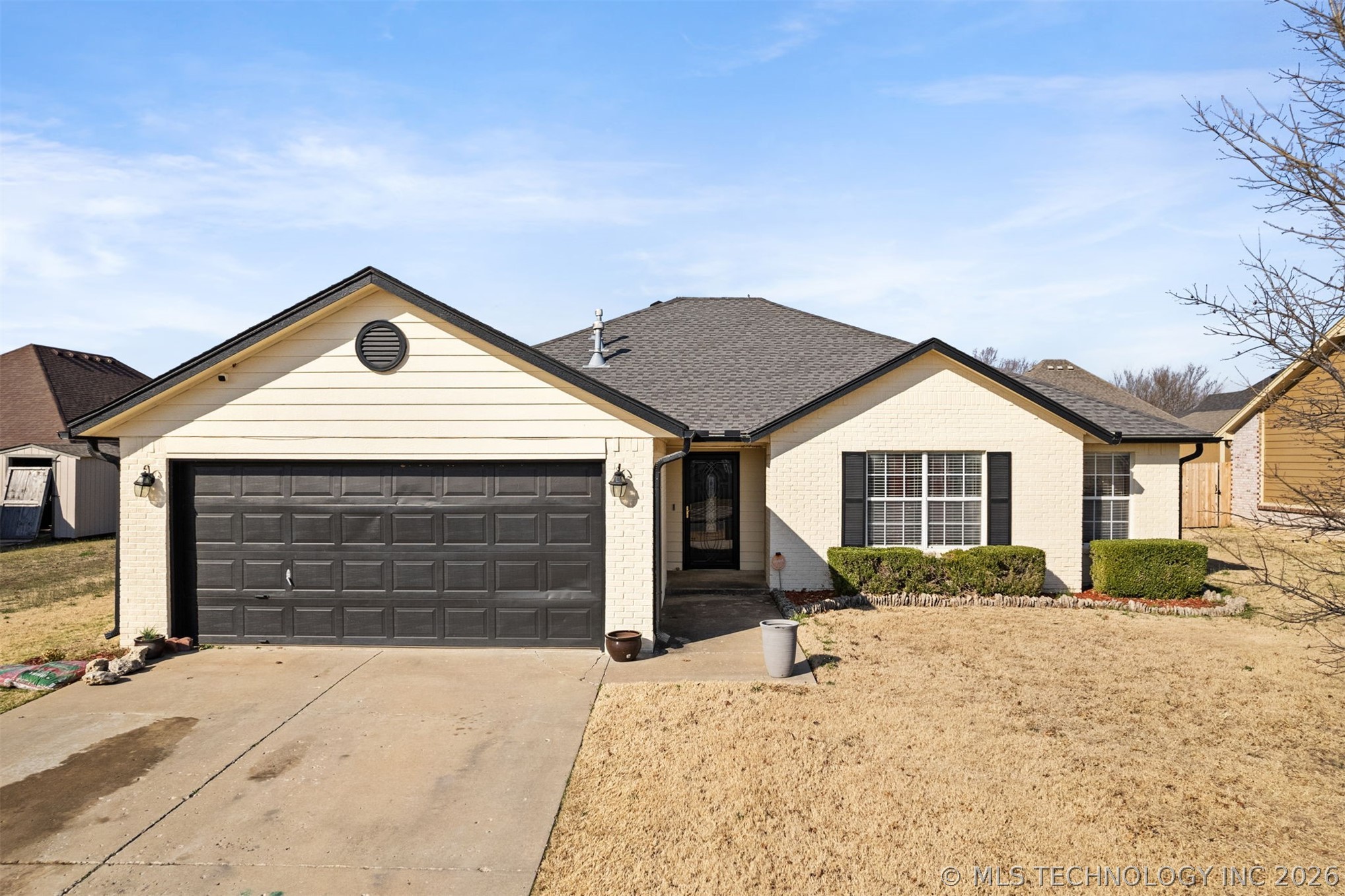 2114 S Javine Avenue Property Photo 1