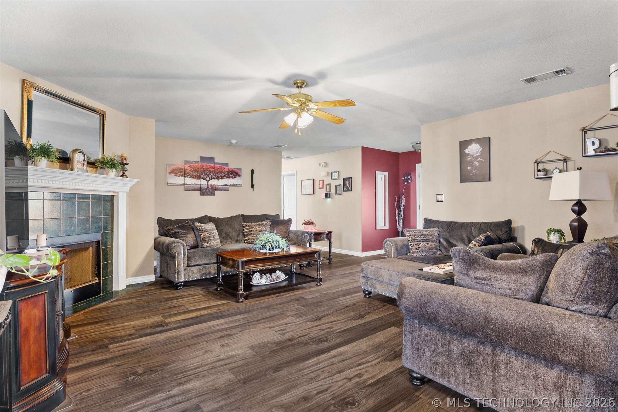2114 S Javine Avenue Property Photo 4