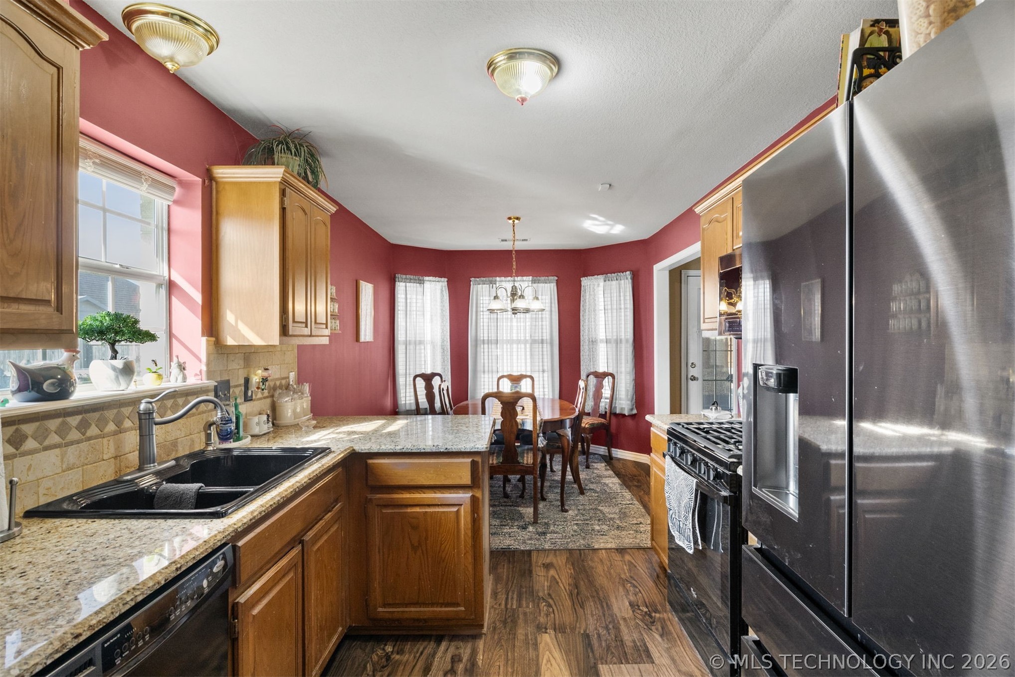 2114 S Javine Avenue Property Photo 7
