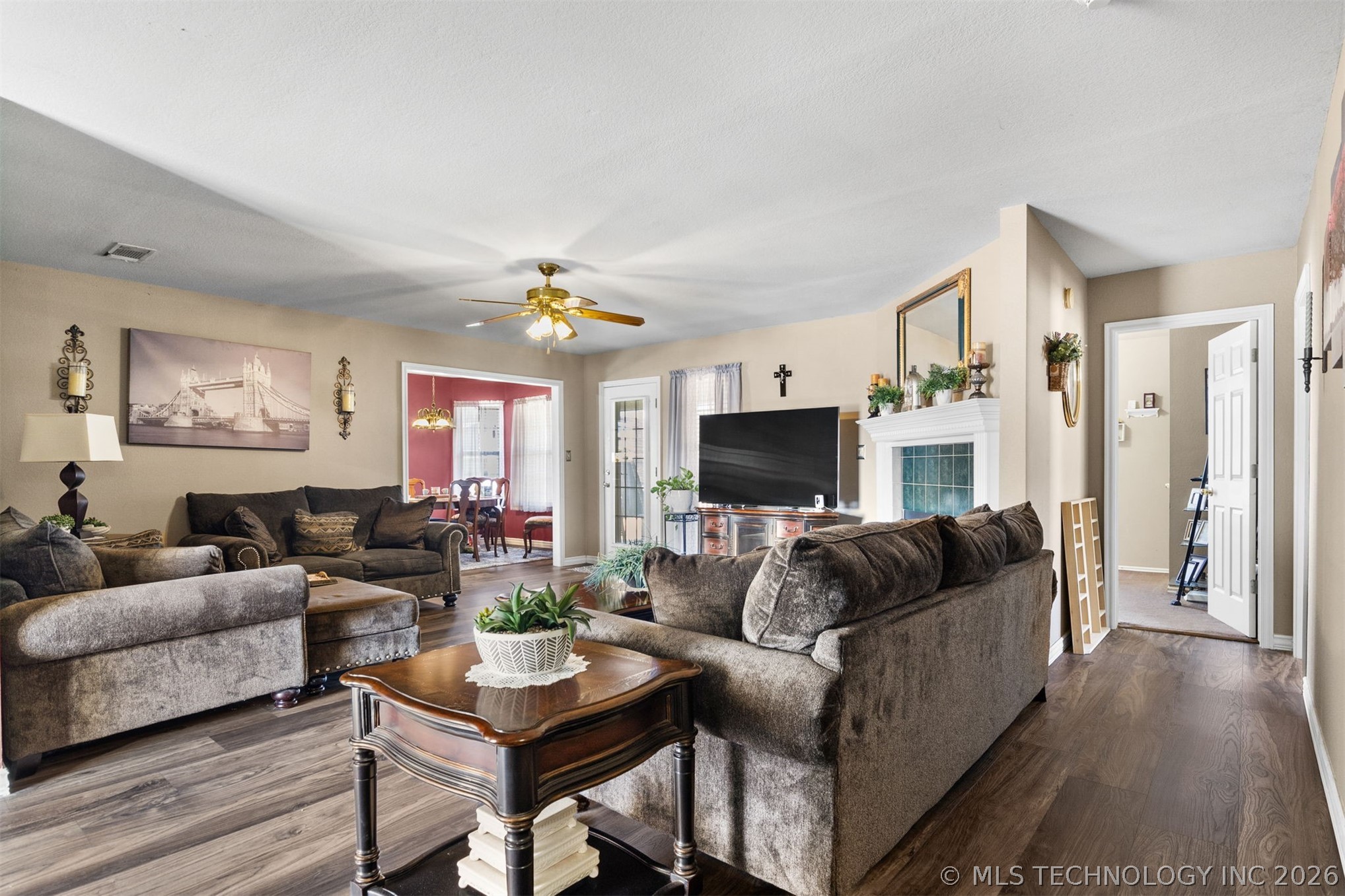 2114 S Javine Avenue Property Photo 16