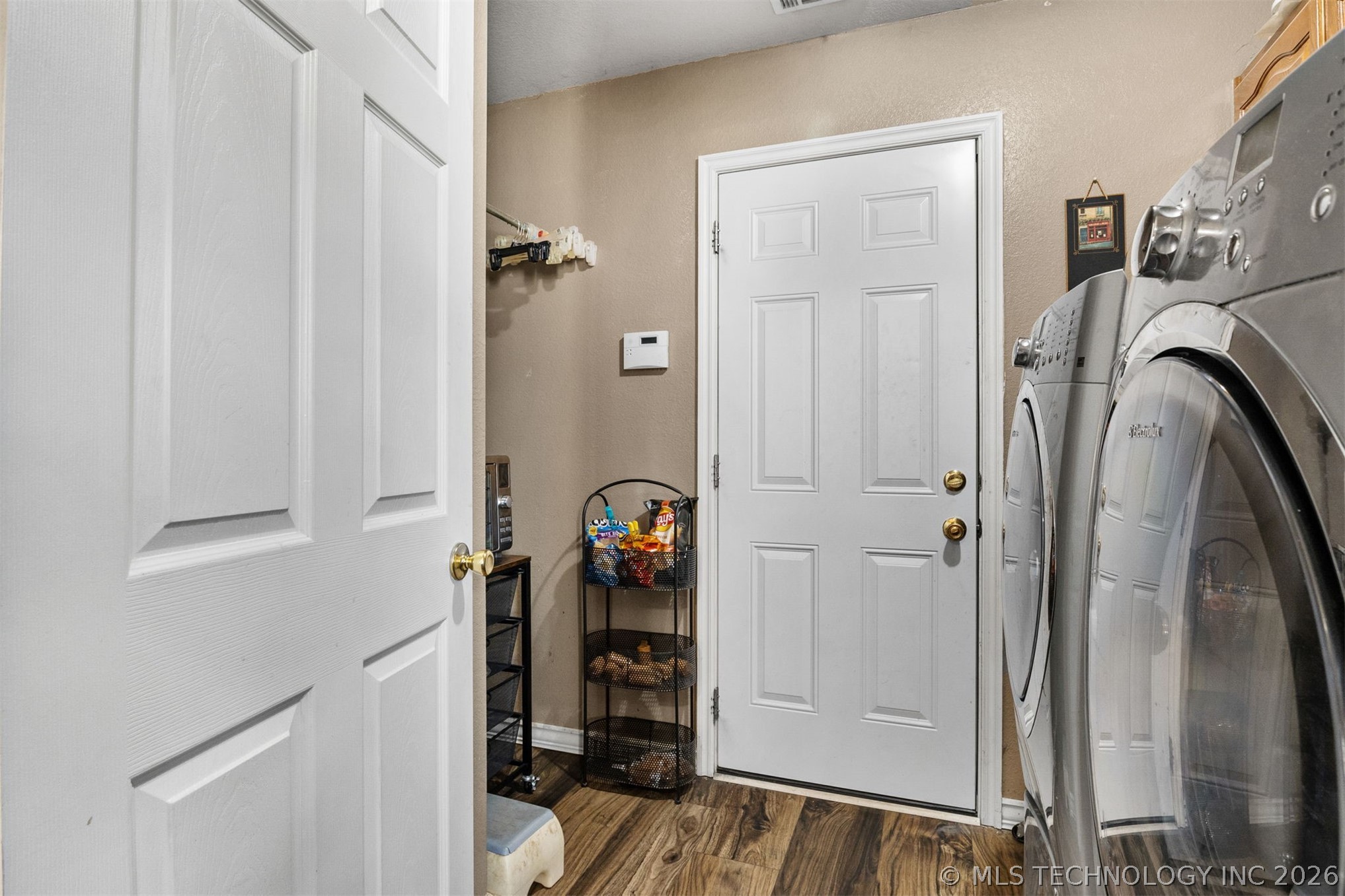2114 S Javine Avenue Property Photo 40