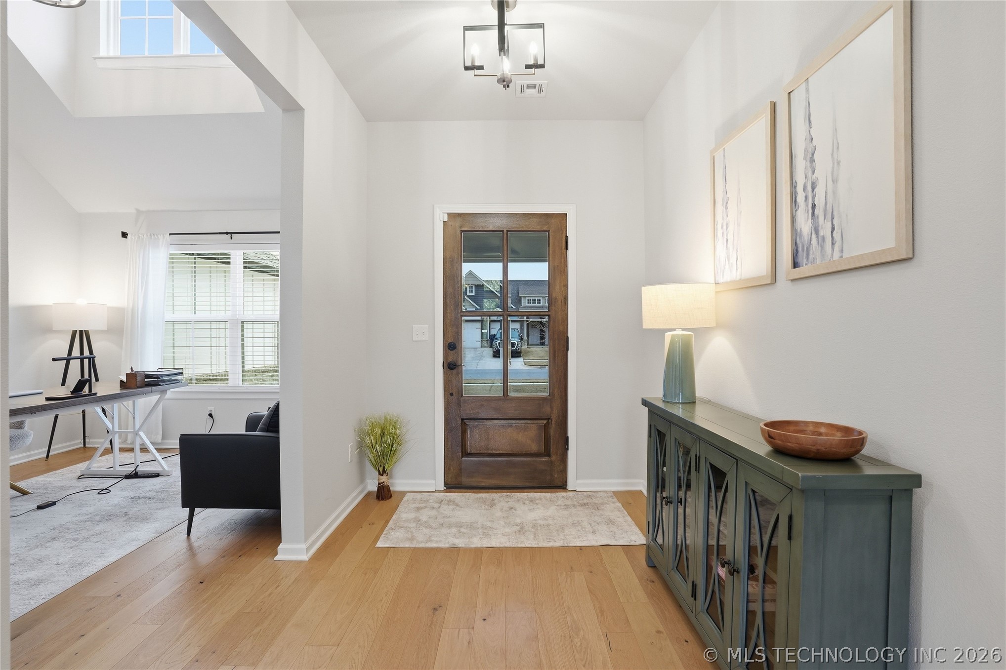 3217 E Lincoln Street Property Photo 6