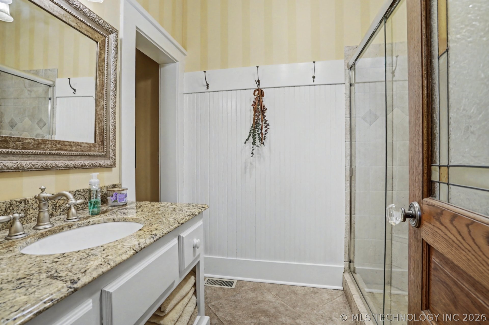 320 S Oak Street Property Photo 18