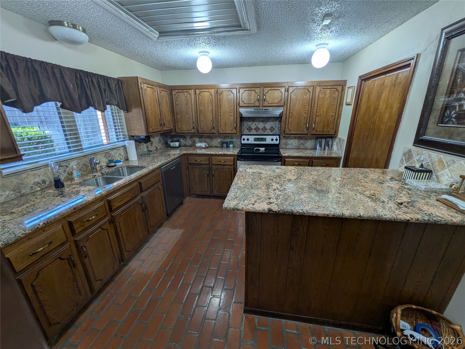 2317 Nw Dunstan Lane Property Photo 9