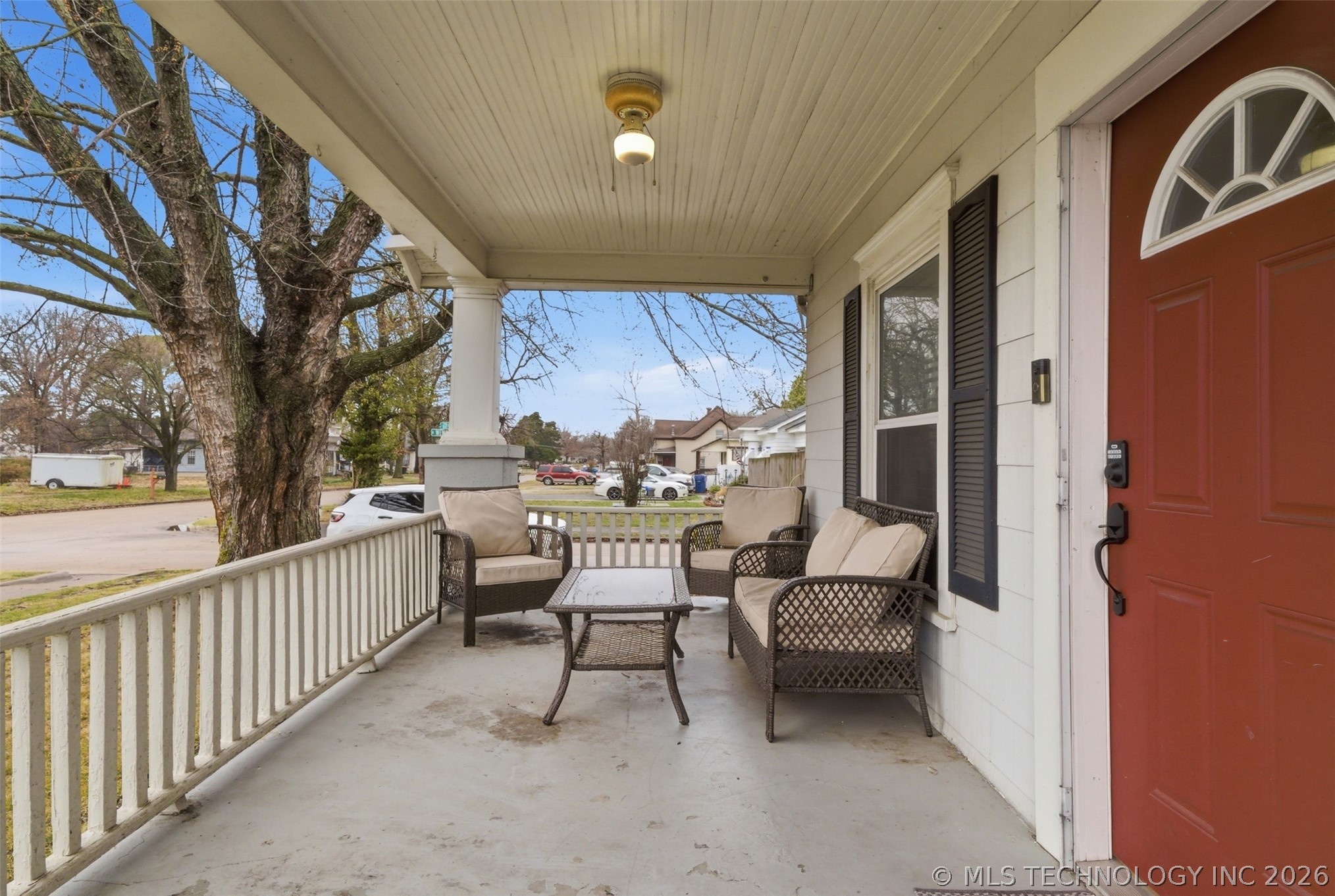 402 E 6th Street Property Photo 2