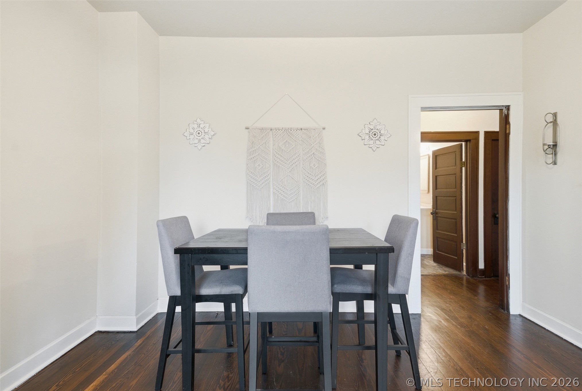 402 E 6th Street Property Photo 8