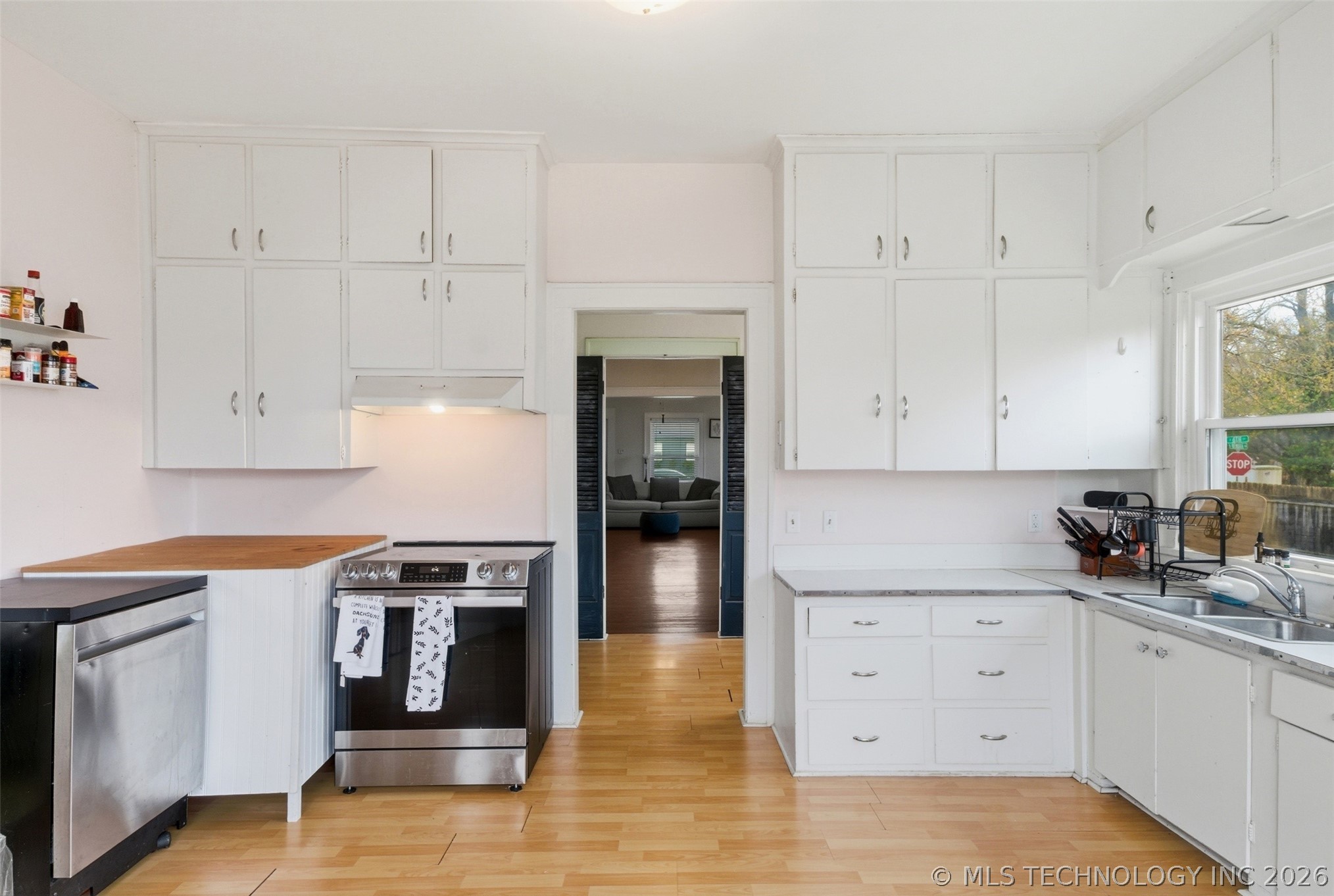 402 E 6th Street Property Photo 12