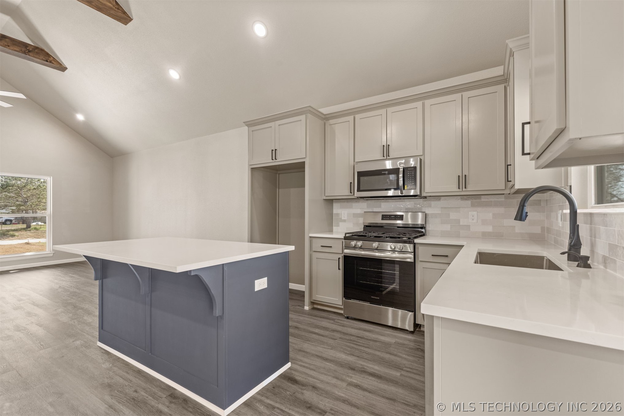 600 S Division Street Property Photo 14