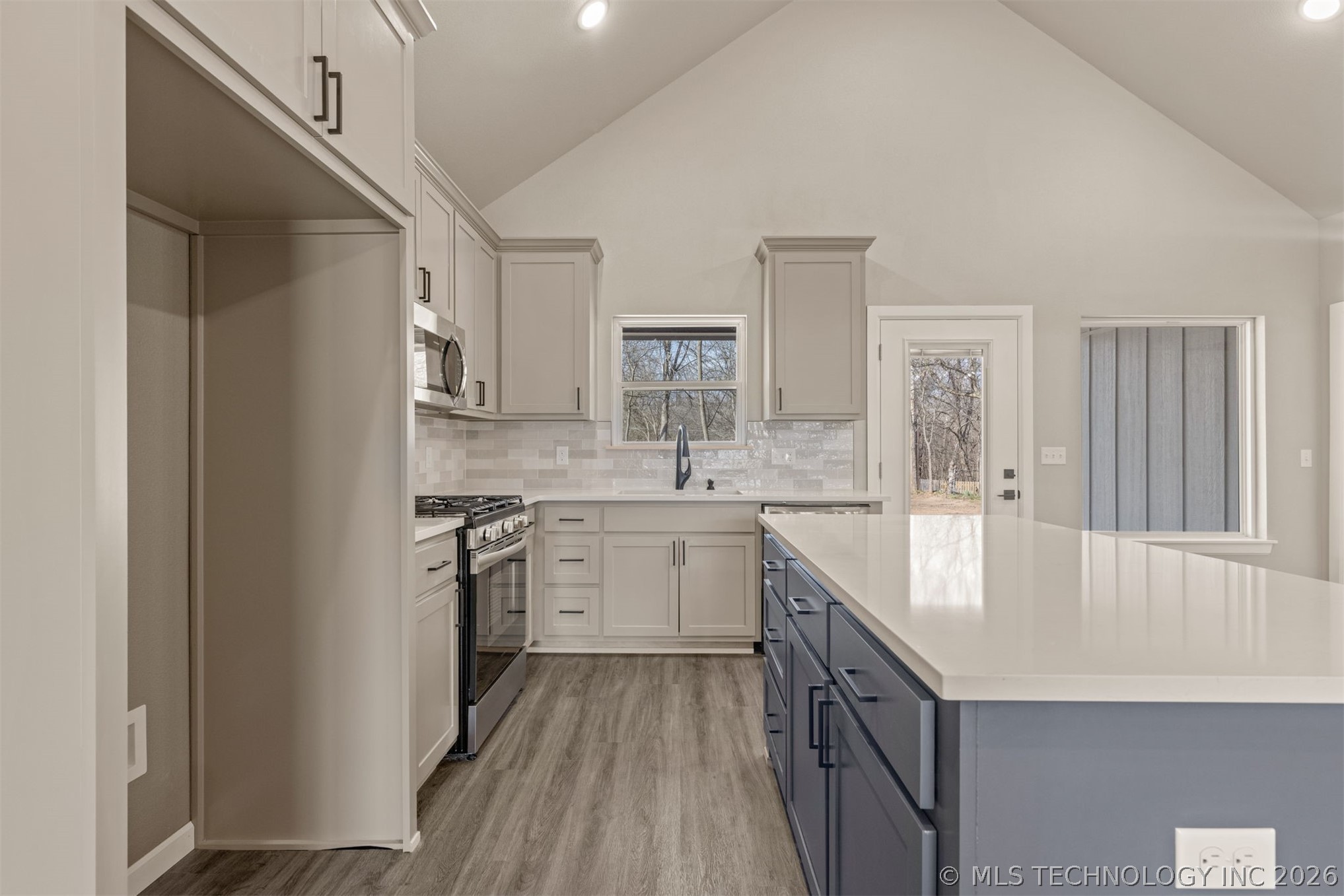 600 S Division Street Property Photo 15