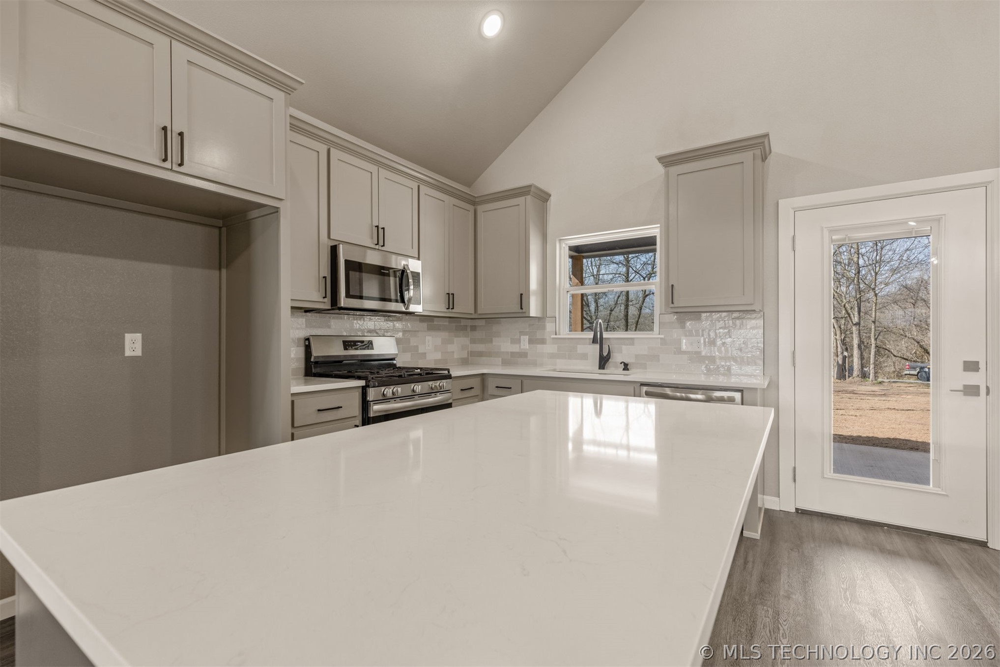 600 S Division Street Property Photo 18