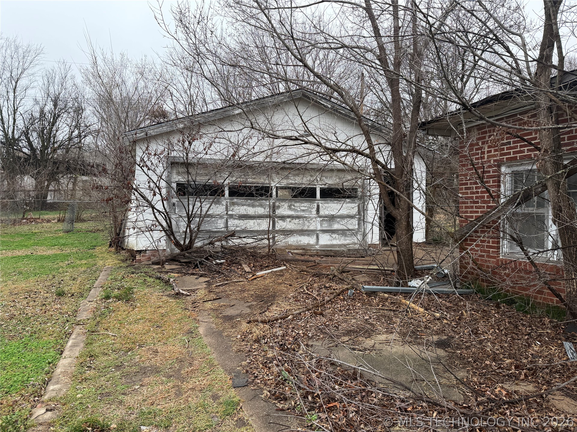 1017 E 10th Street Property Photo 3