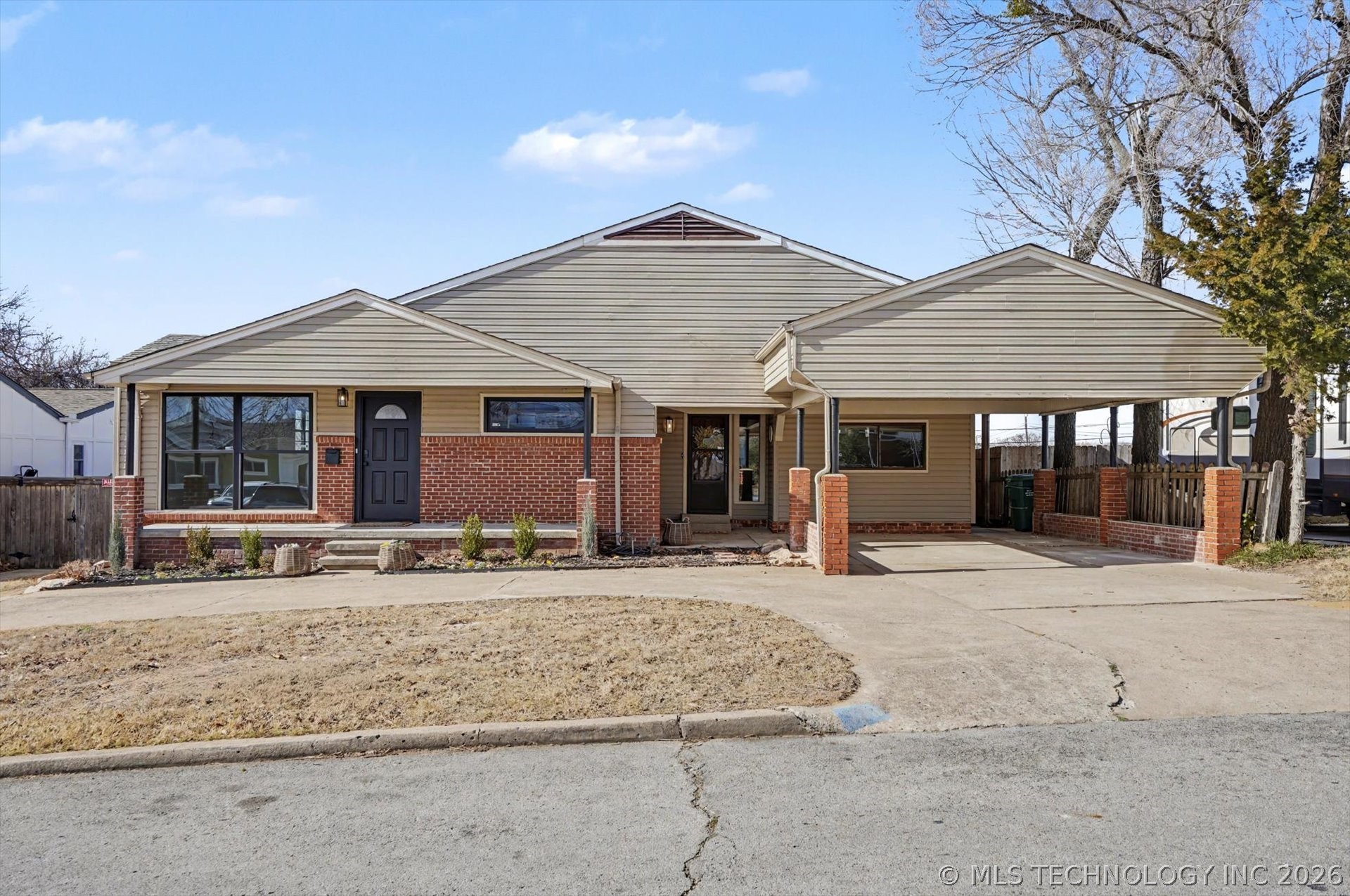 908 N Ash Avenue Property Photo 1