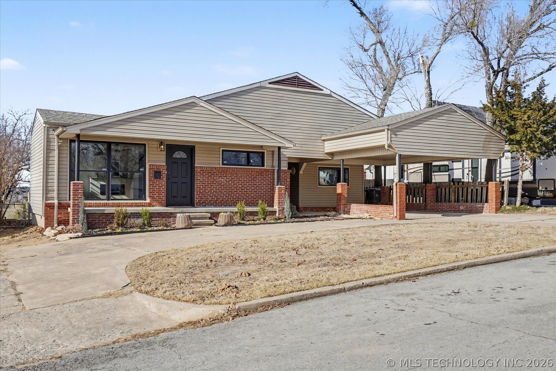 908 N Ash Avenue Property Photo 2