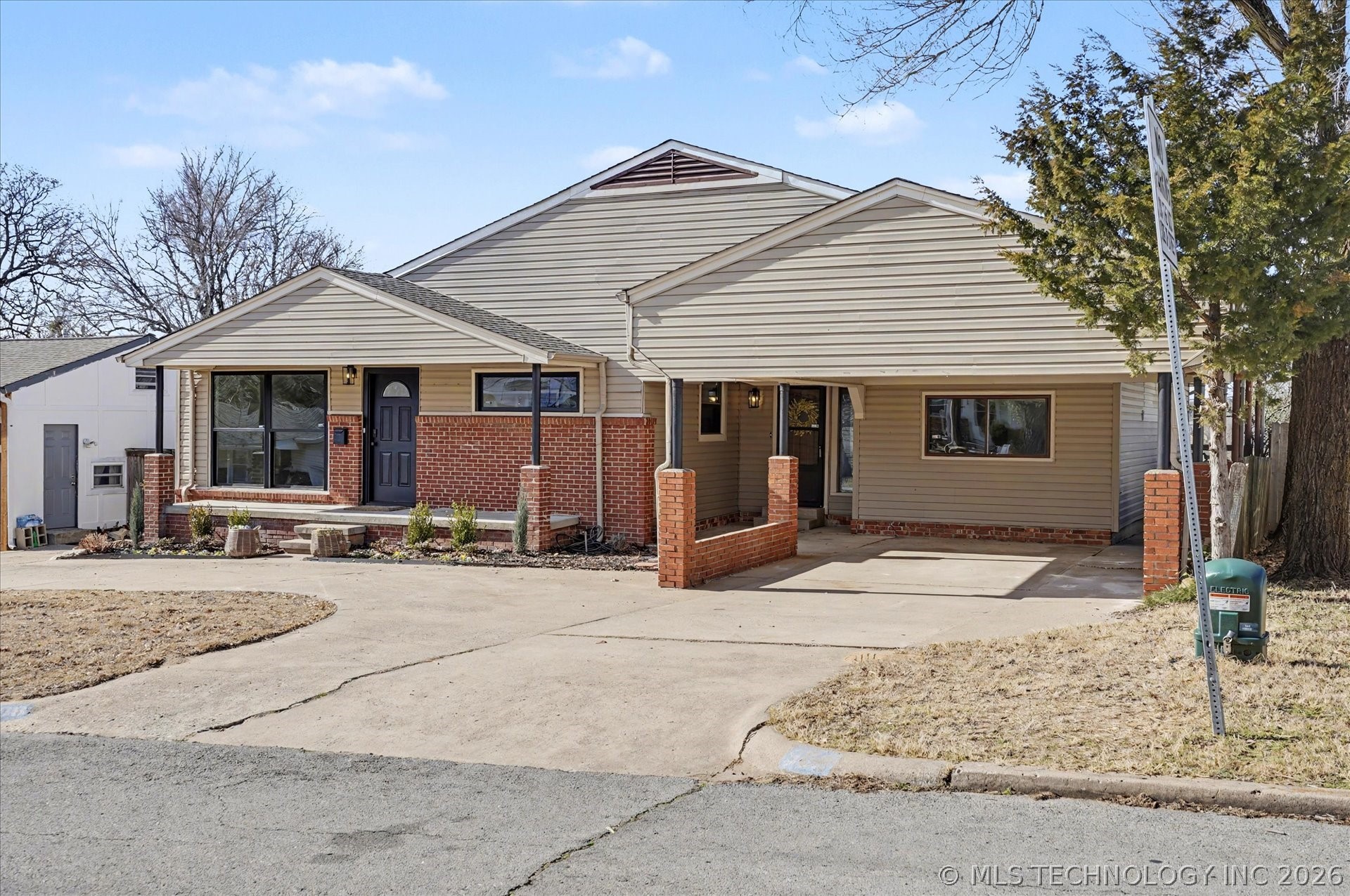 908 N Ash Avenue Property Photo 3