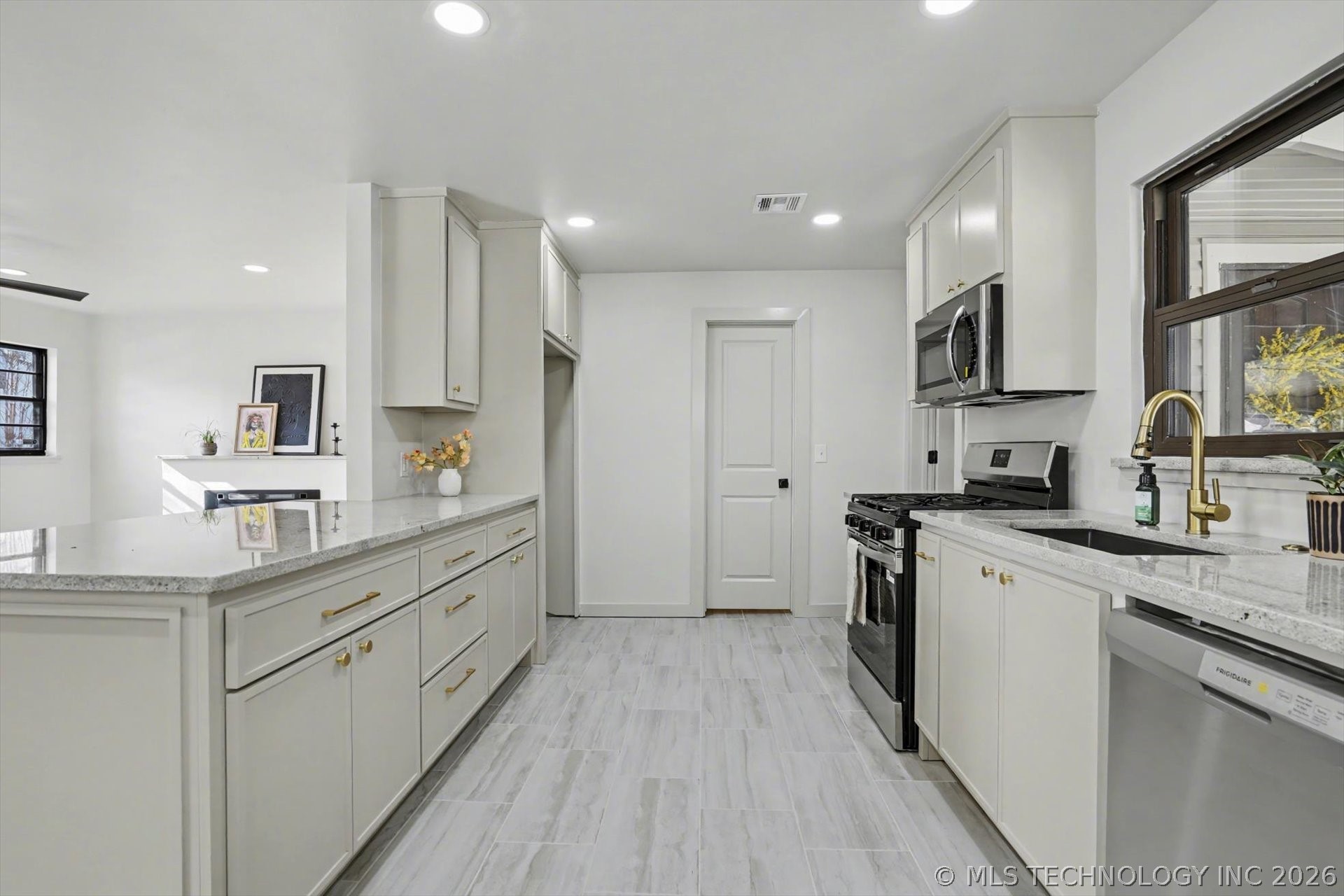908 N Ash Avenue Property Photo 12