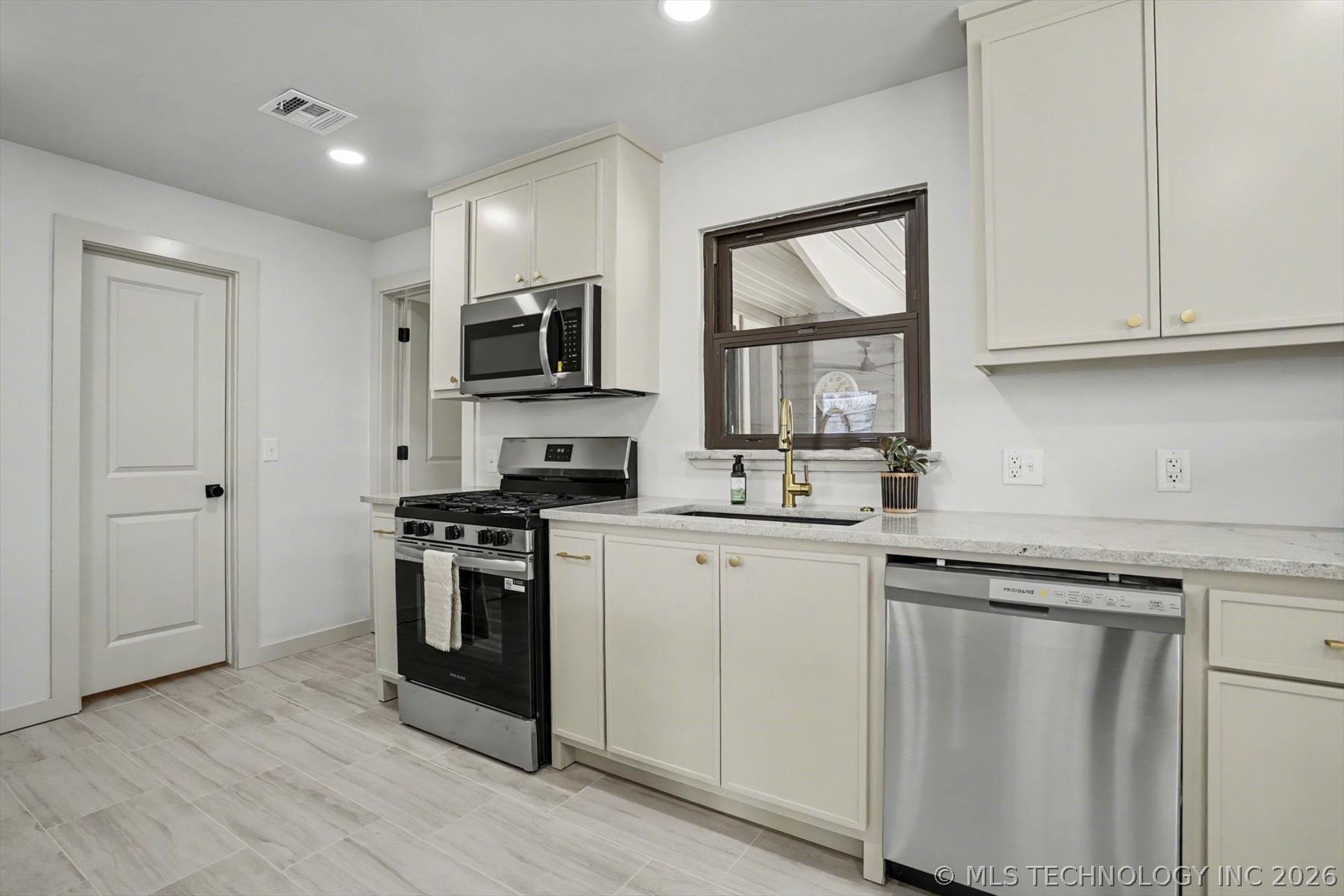 908 N Ash Avenue Property Photo 13