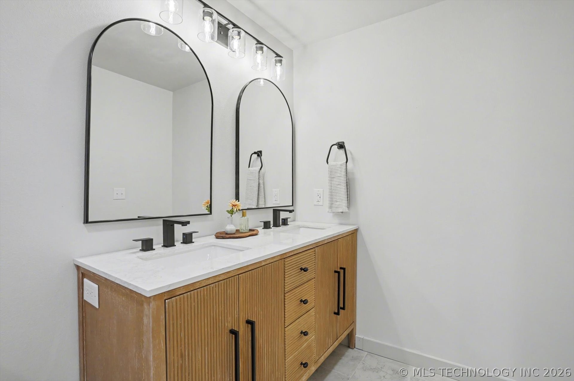908 N Ash Avenue Property Photo 28