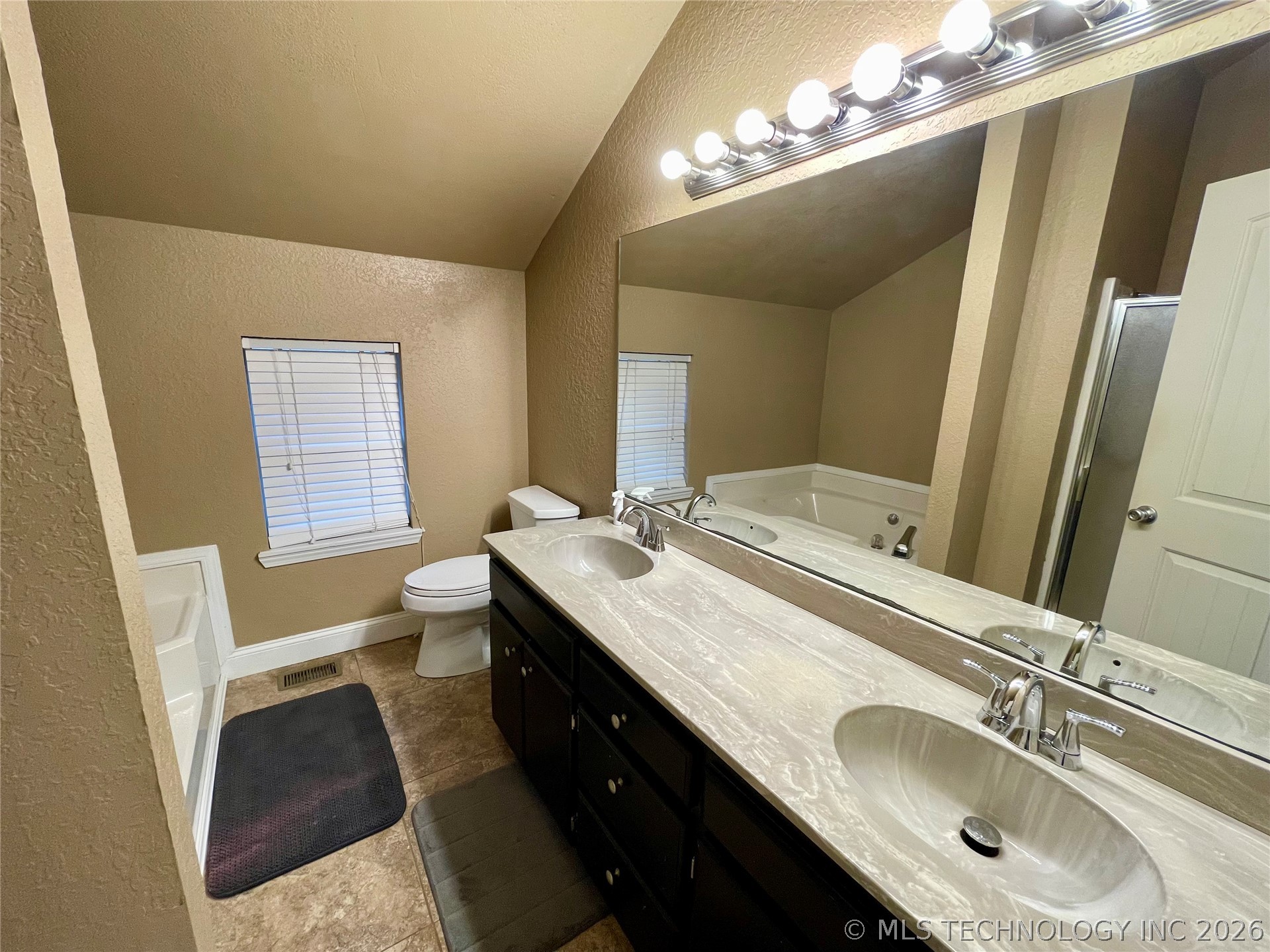 10830 Standing Oak Drive Property Photo 16