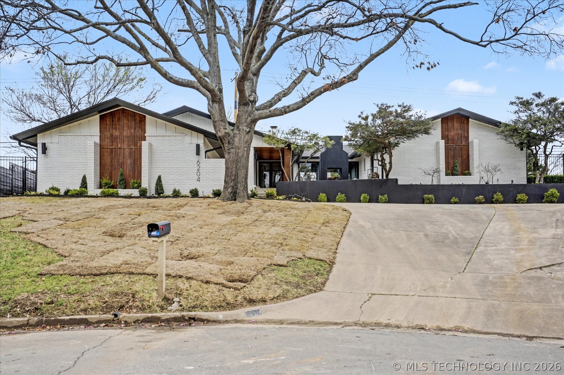 6204 S Indianapolis Avenue Property Photo 1