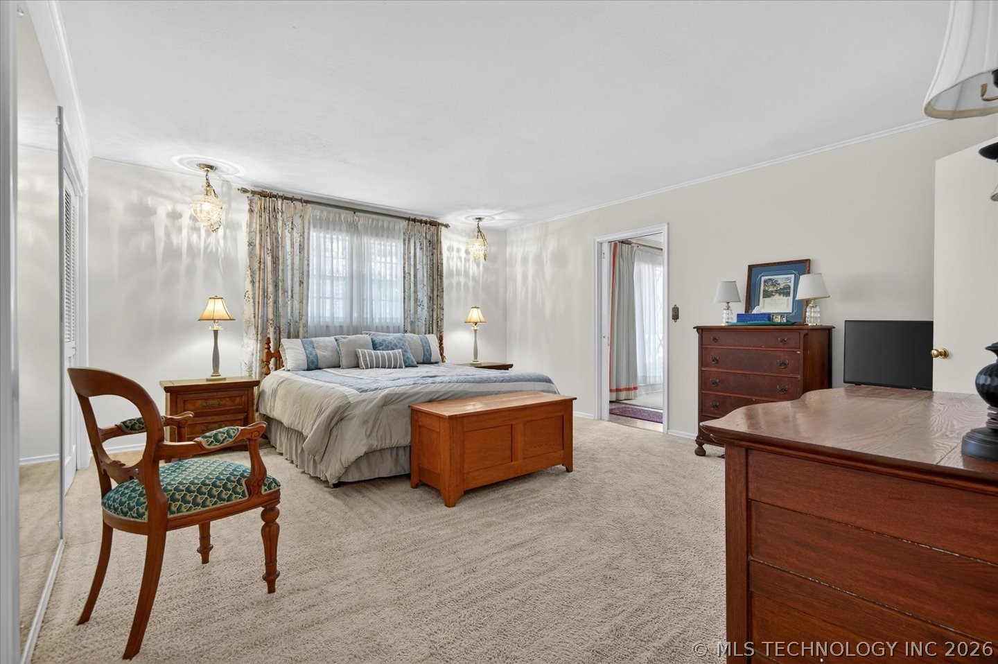 105 W 12th Street Property Photo 16