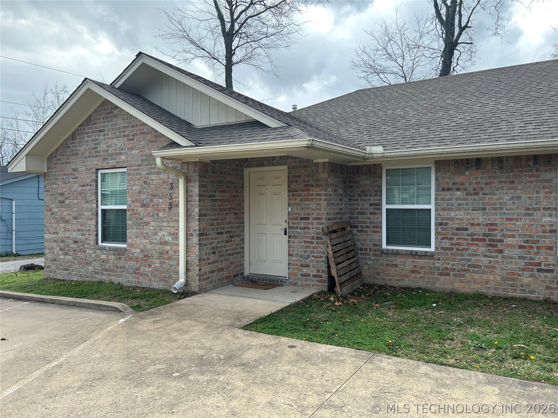 355 E Spring Street Property Photo 1