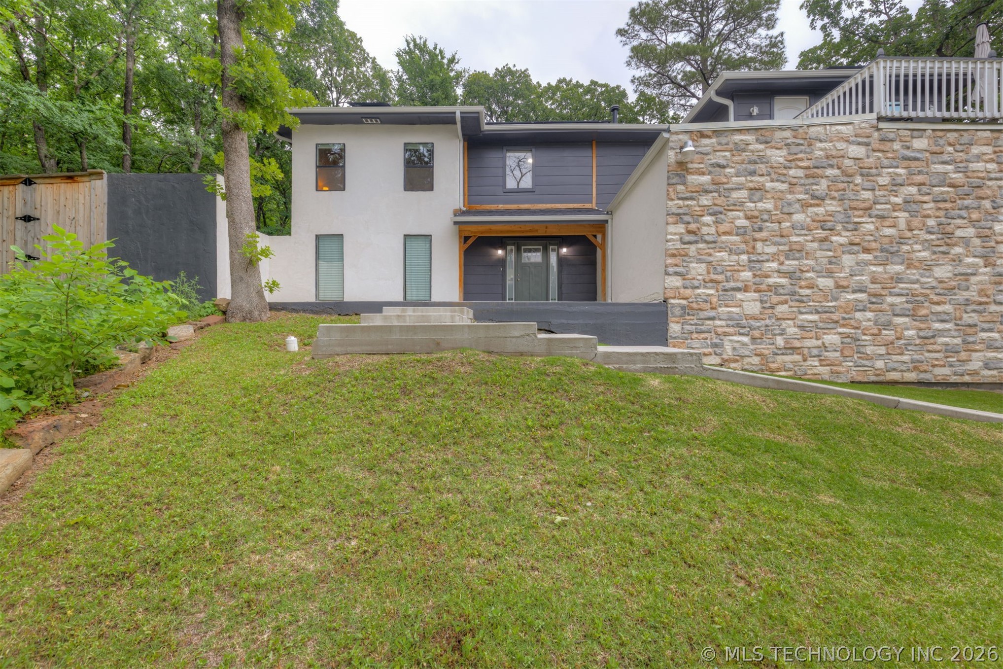 7423 S Urbana Avenue Property Photo 1
