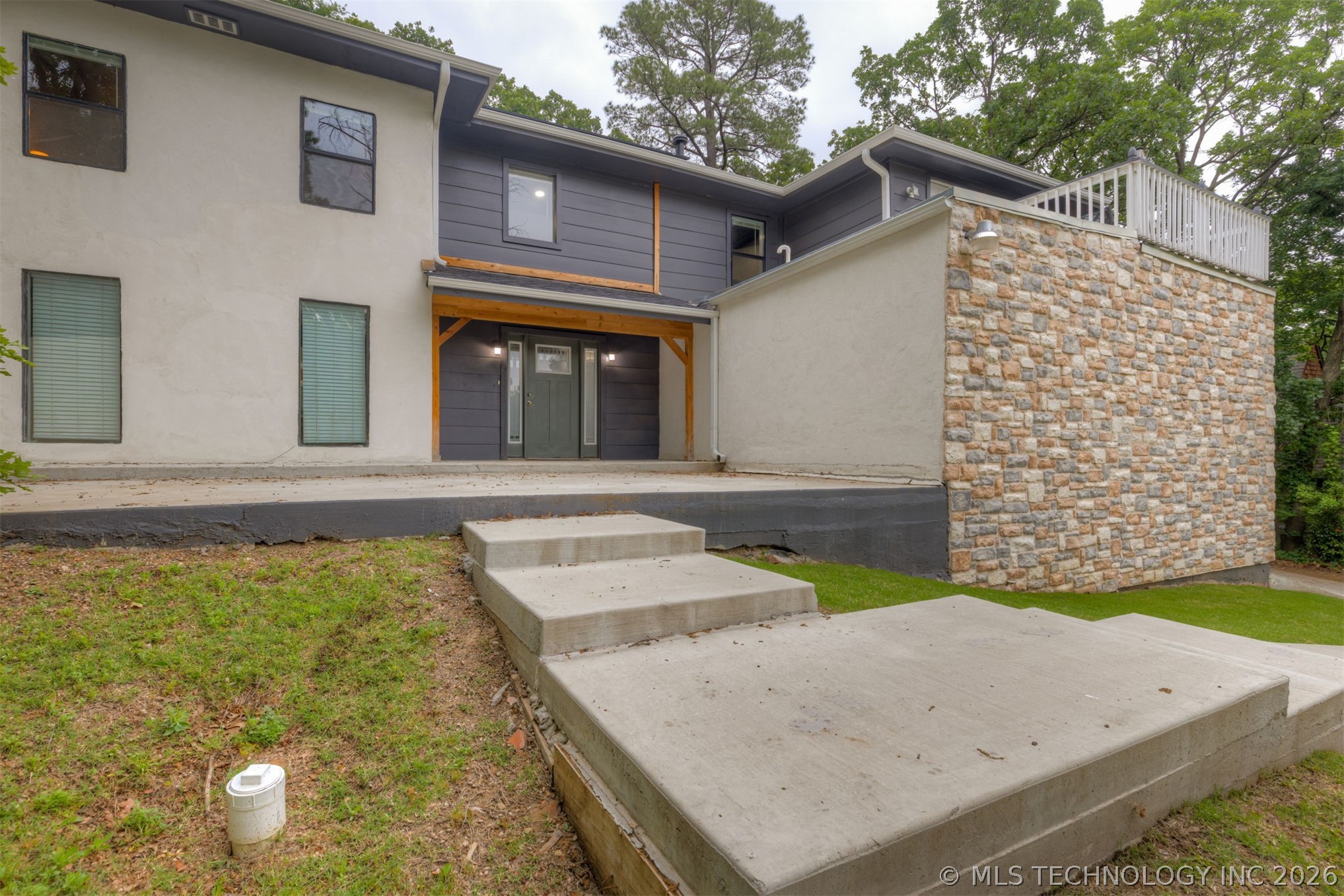 7423 S Urbana Avenue Property Photo 2