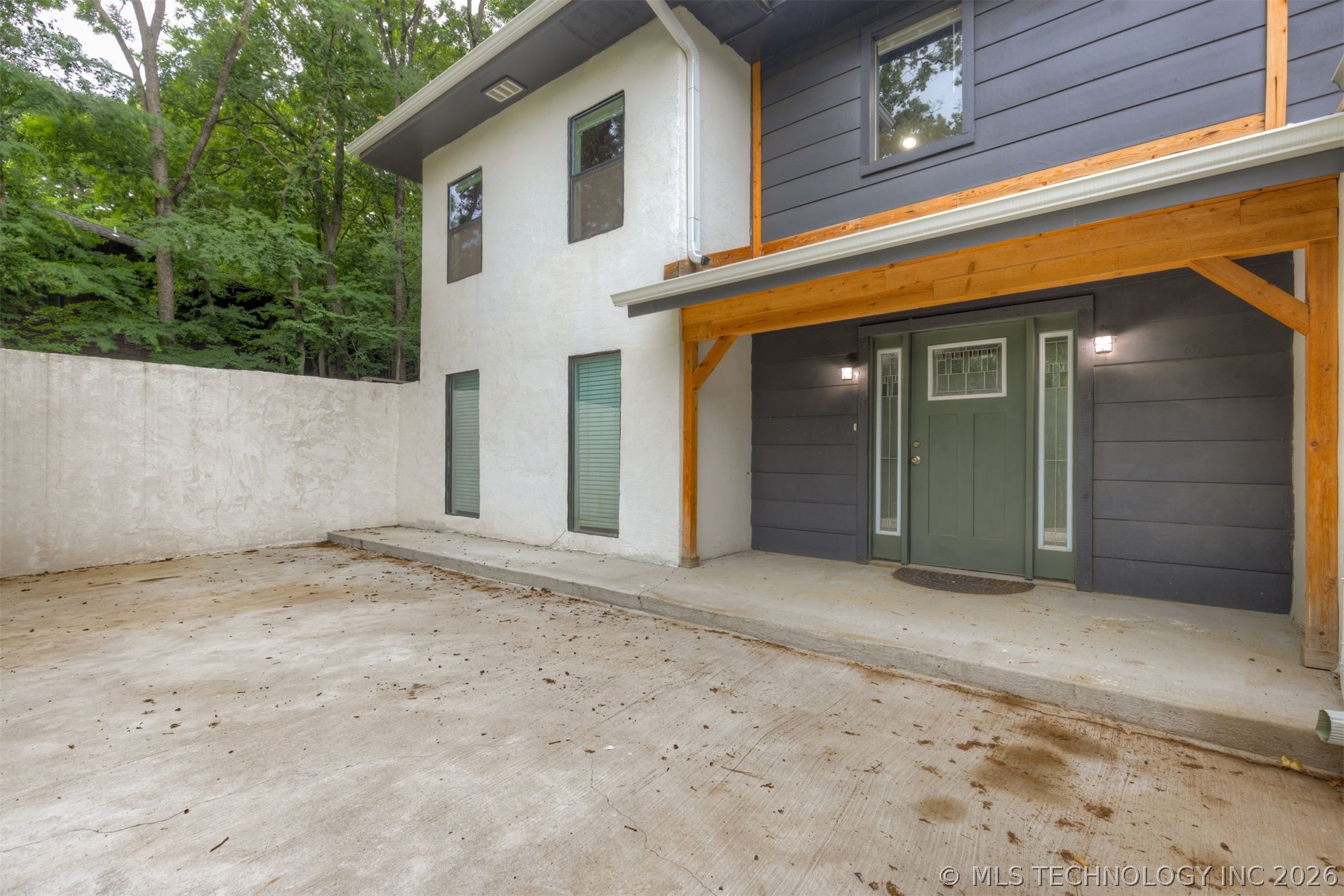 7423 S Urbana Avenue Property Photo 3
