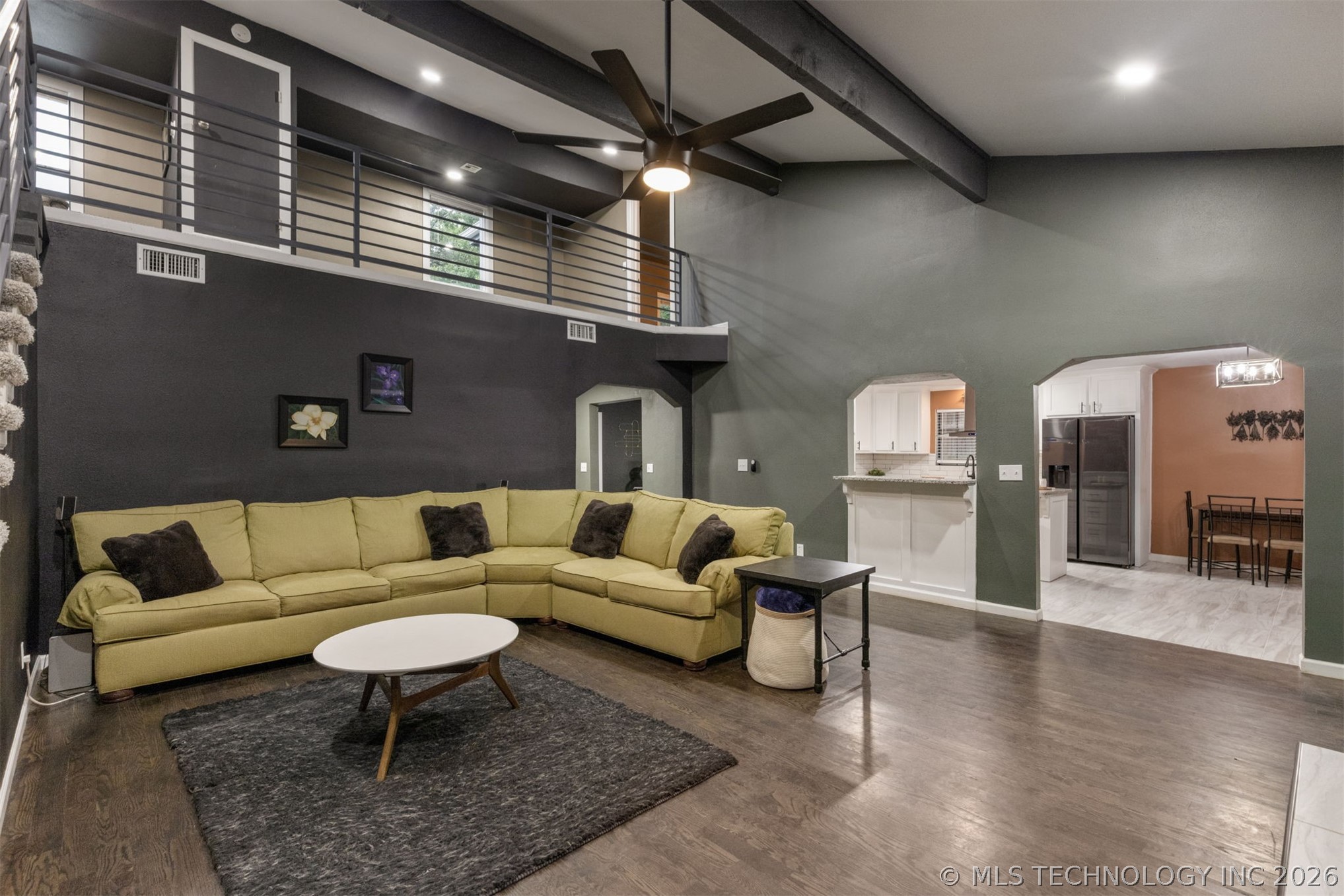 7423 S Urbana Avenue Property Photo 6