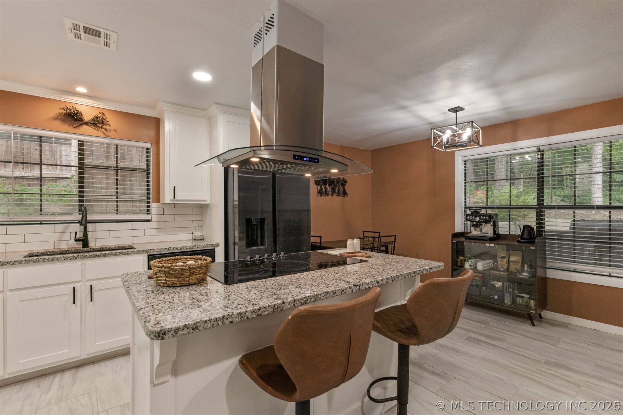 7423 S Urbana Avenue Property Photo 10