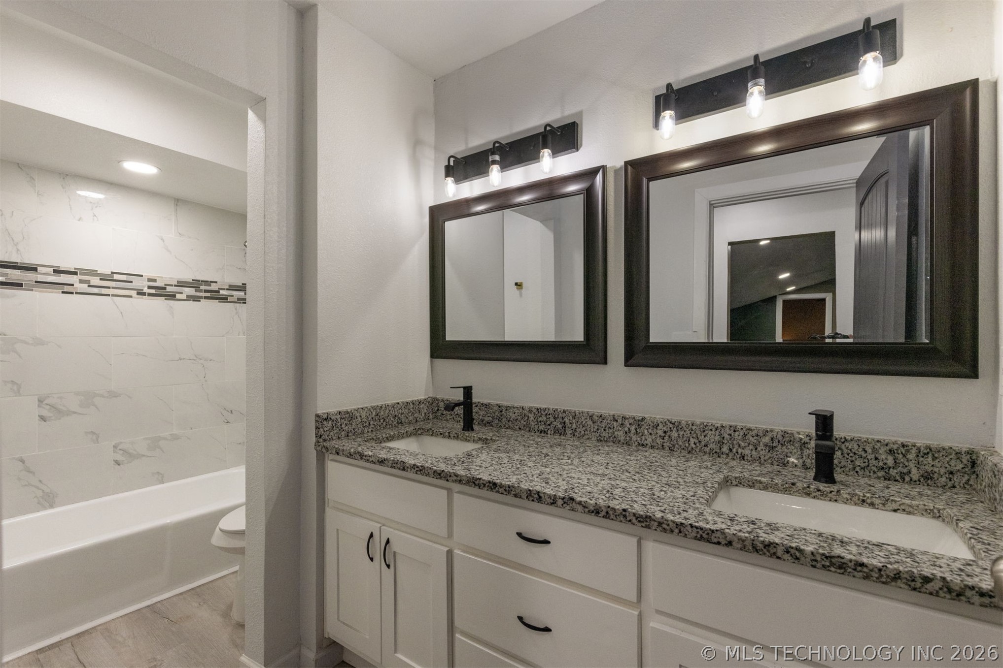 7423 S Urbana Avenue Property Photo 19