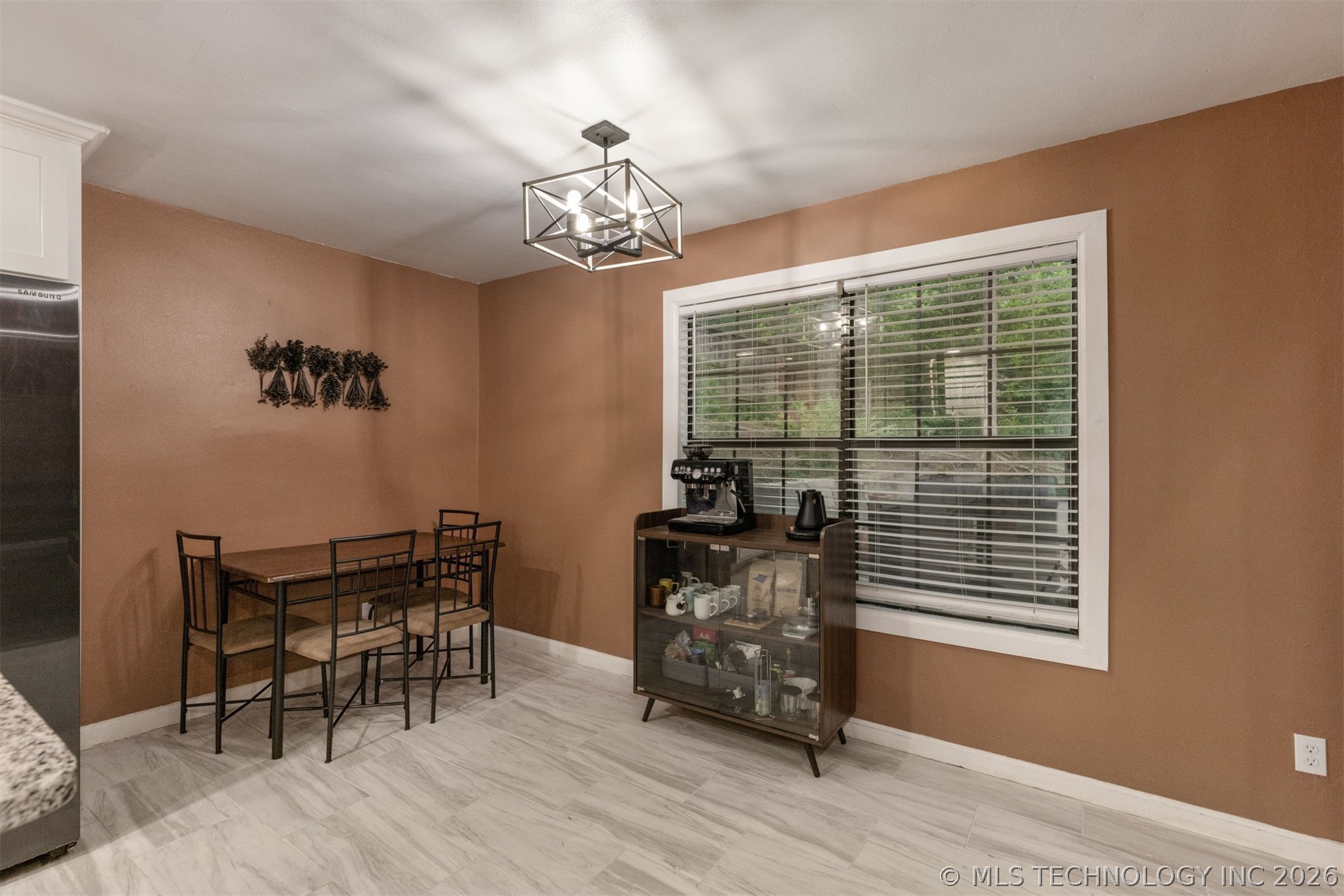 7423 S Urbana Avenue Property Photo 28