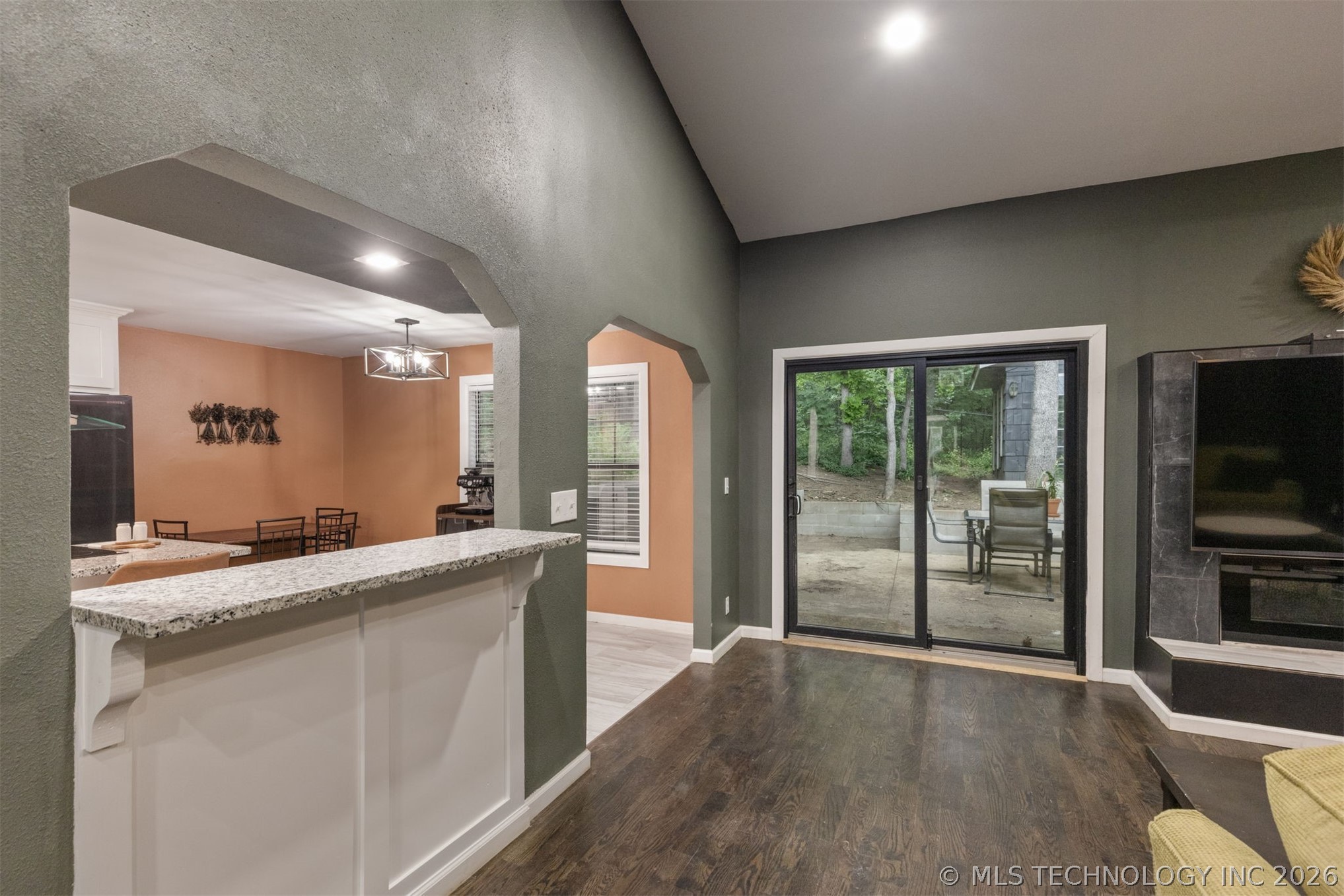 7423 S Urbana Avenue Property Photo 35