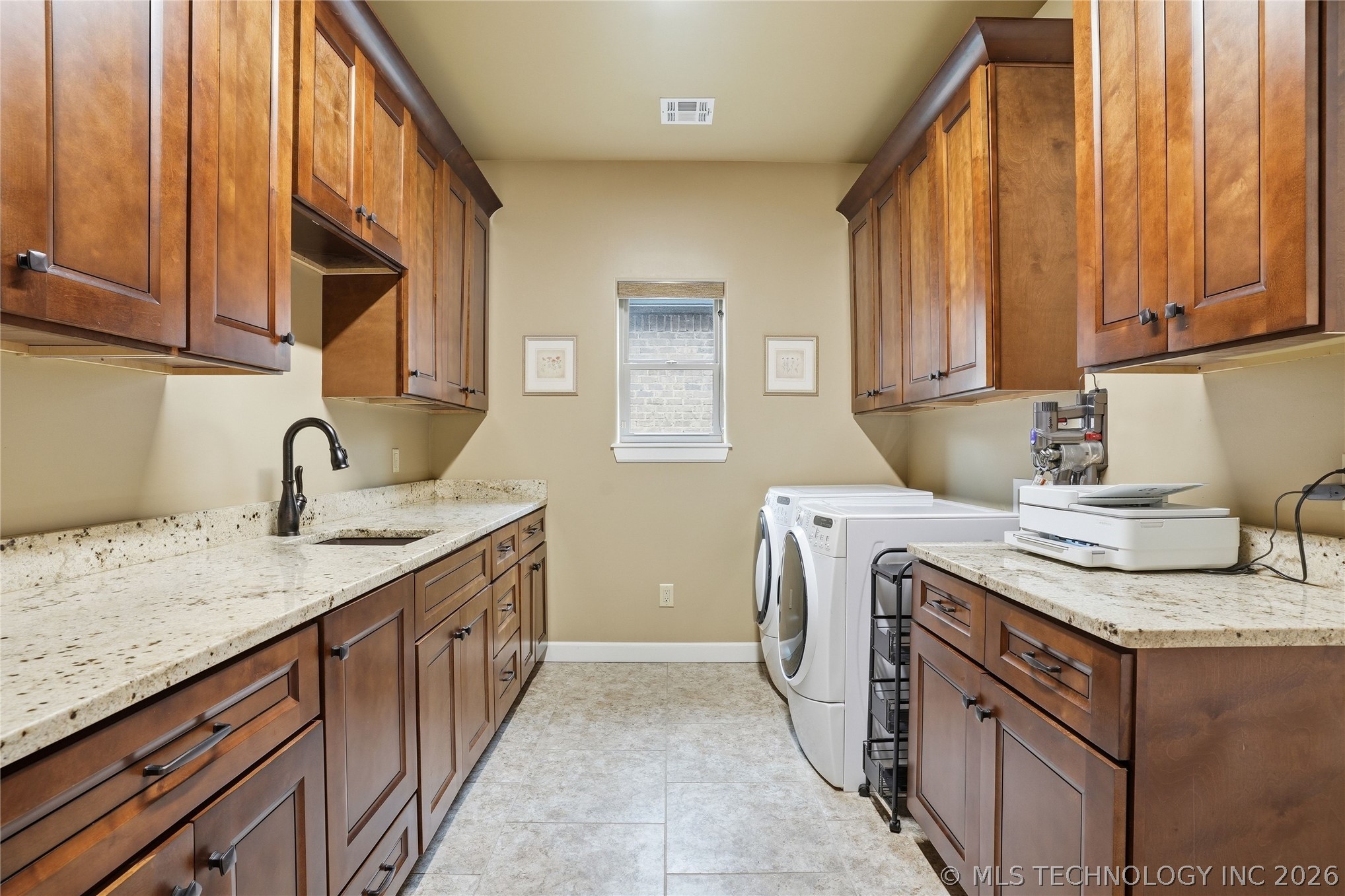 647 E Huntsville Place Property Photo 27