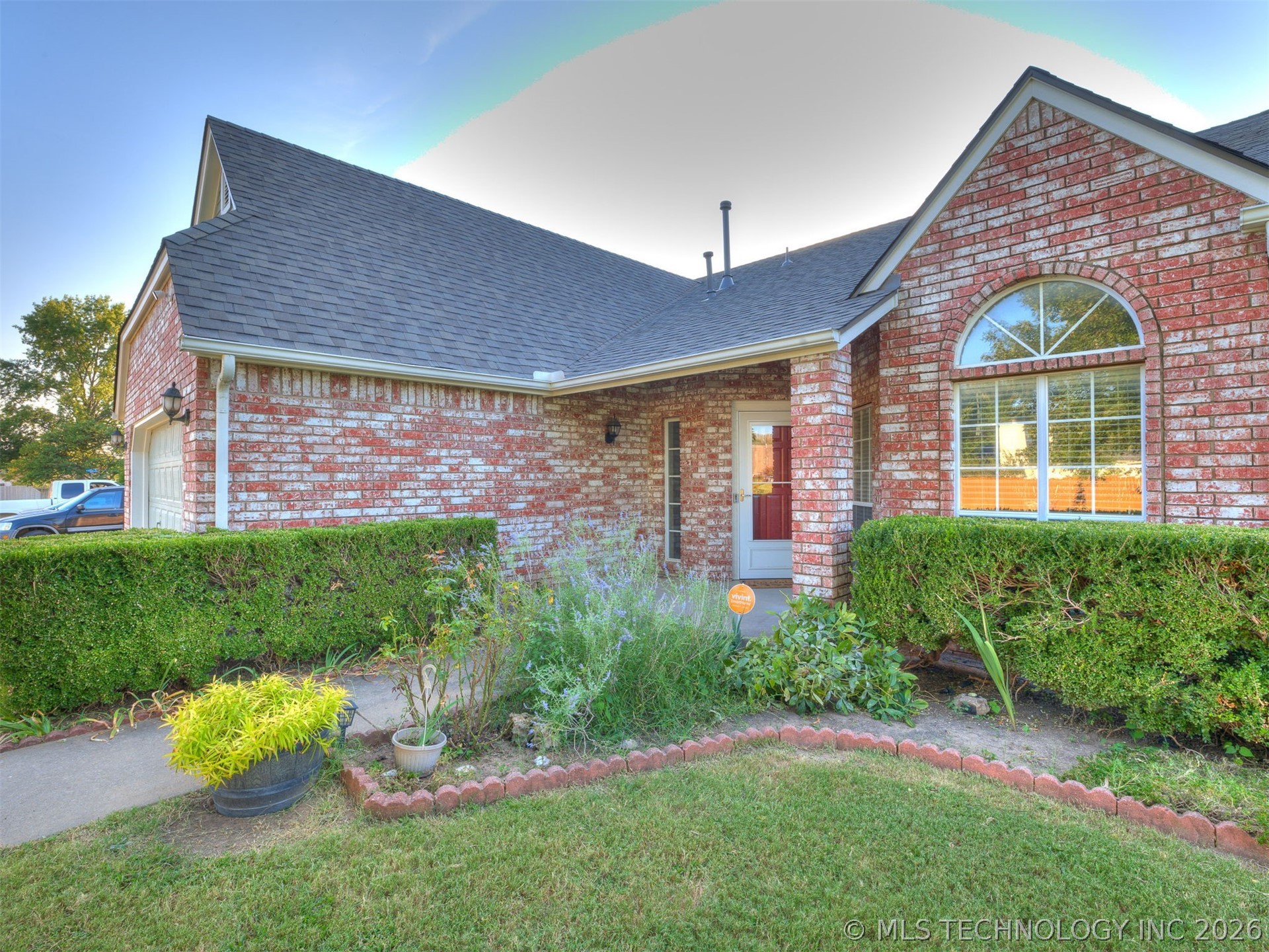 4212 S Oak Avenue Property Photo 3