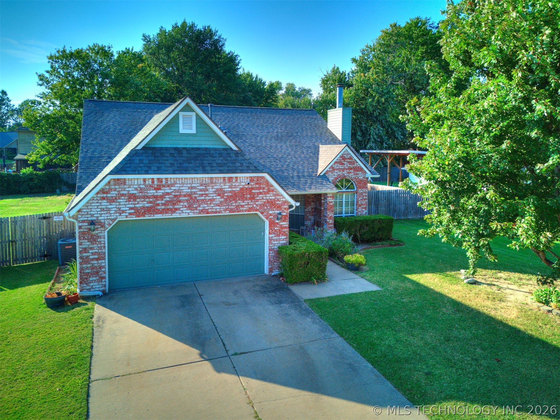 4212 S Oak Avenue Property Photo 4